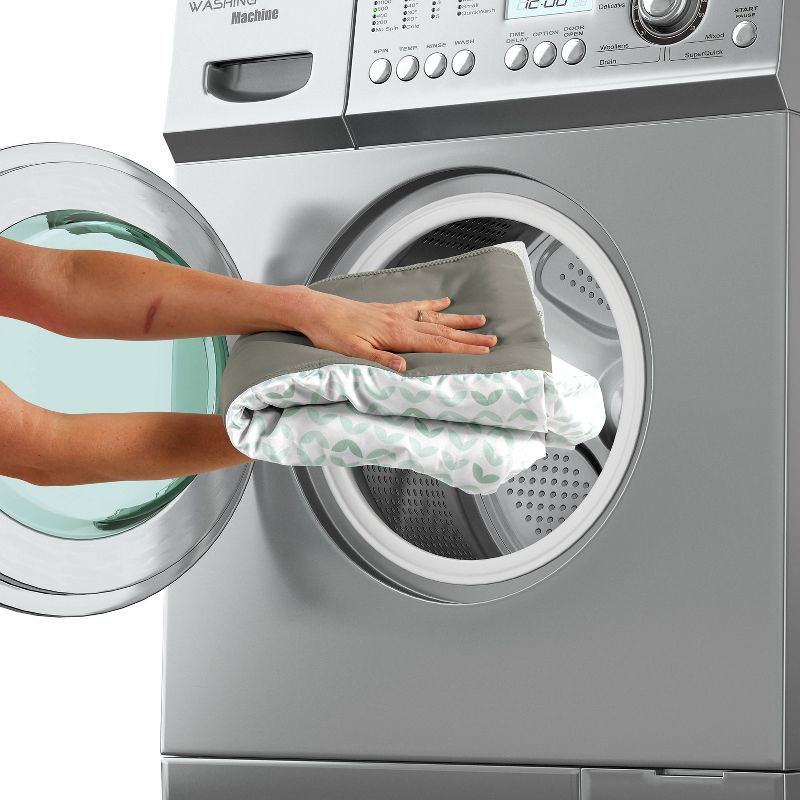 Simmons Kids' Silent Auto Gliding Deluxe Bassinet - Embossed Paisley