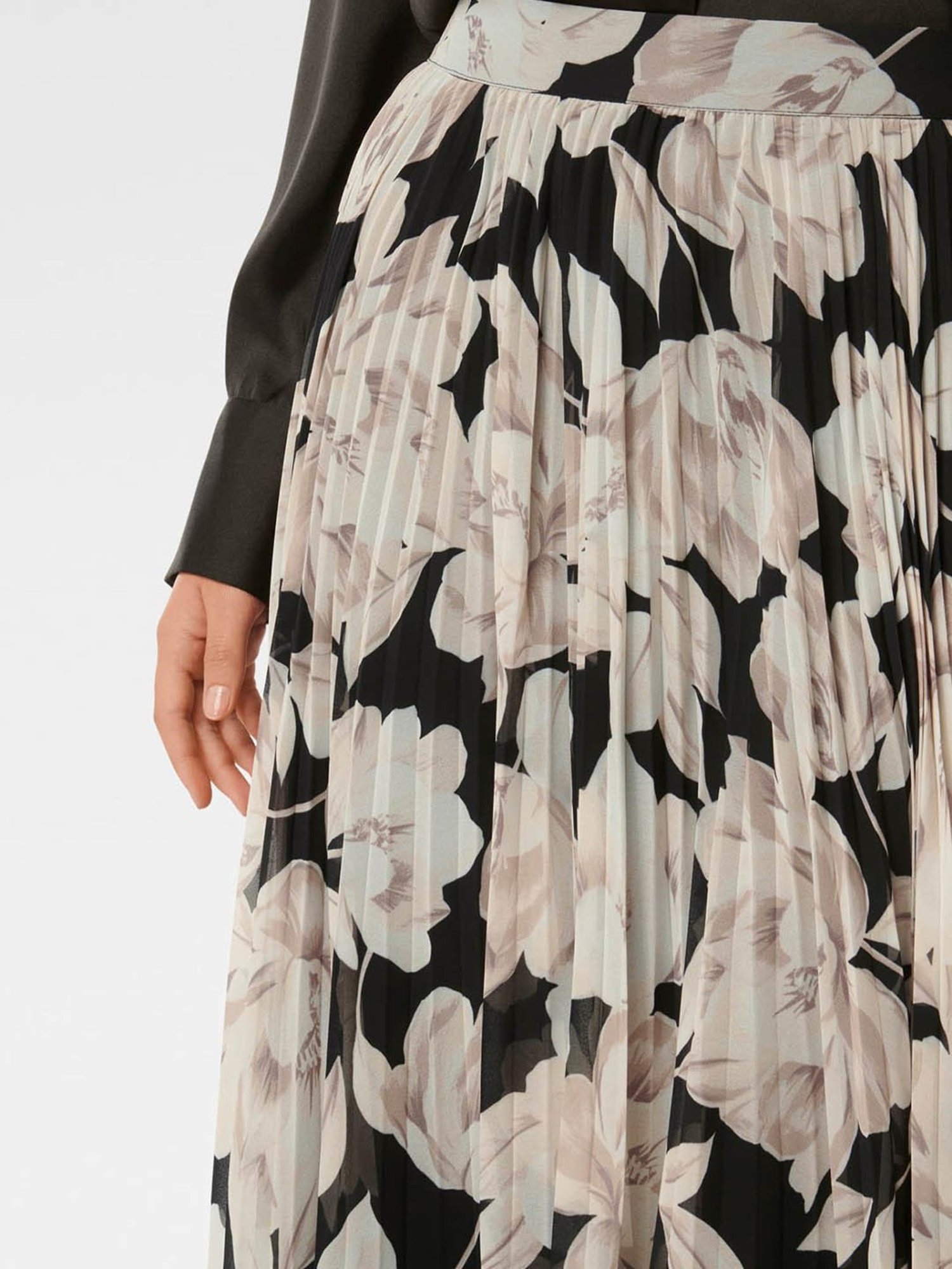 Forever New Black & White Floral Print Midi Pleated Skirt