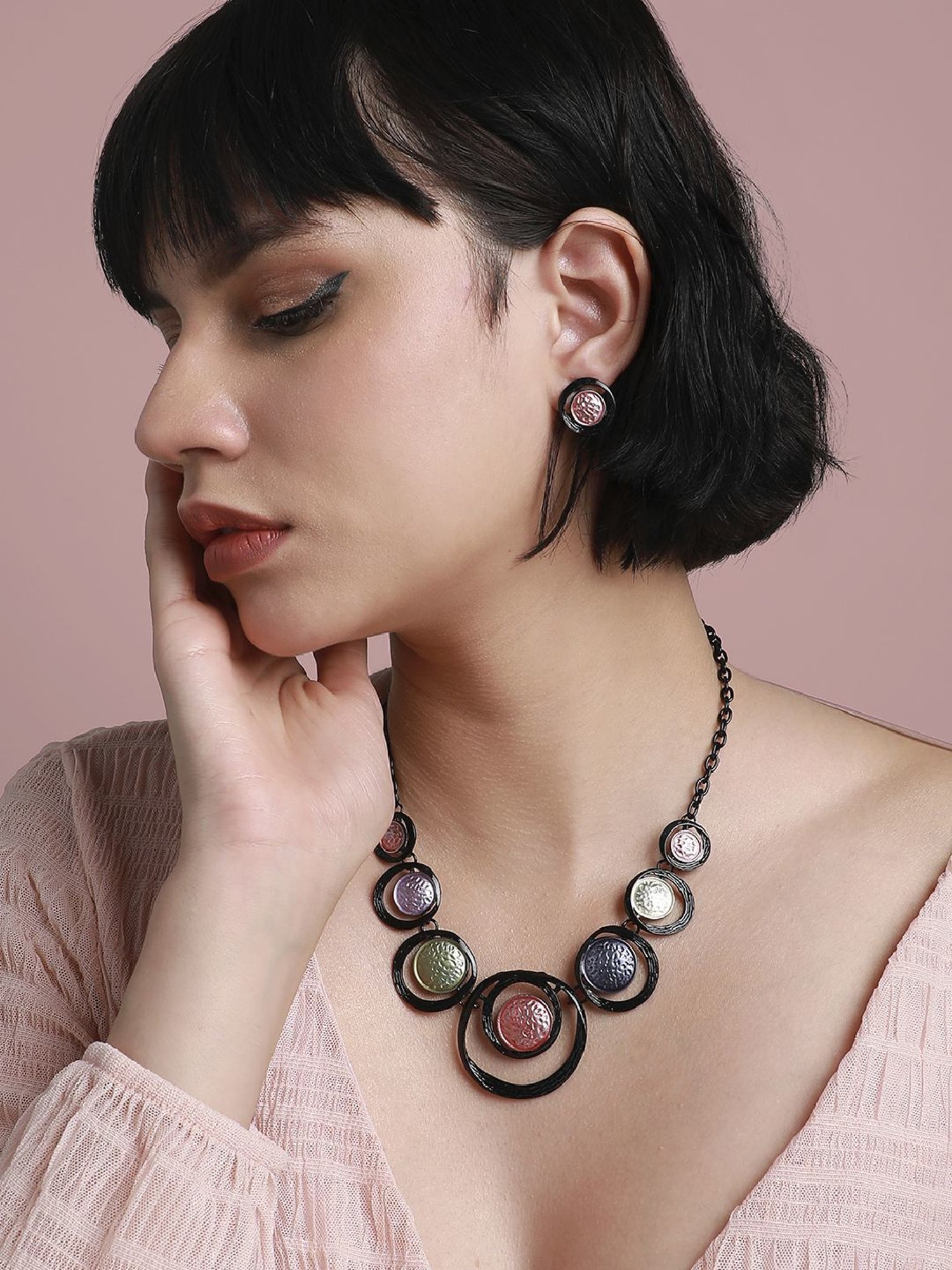 Sohi Women's Multicolour Dented Circular Jewellery Set