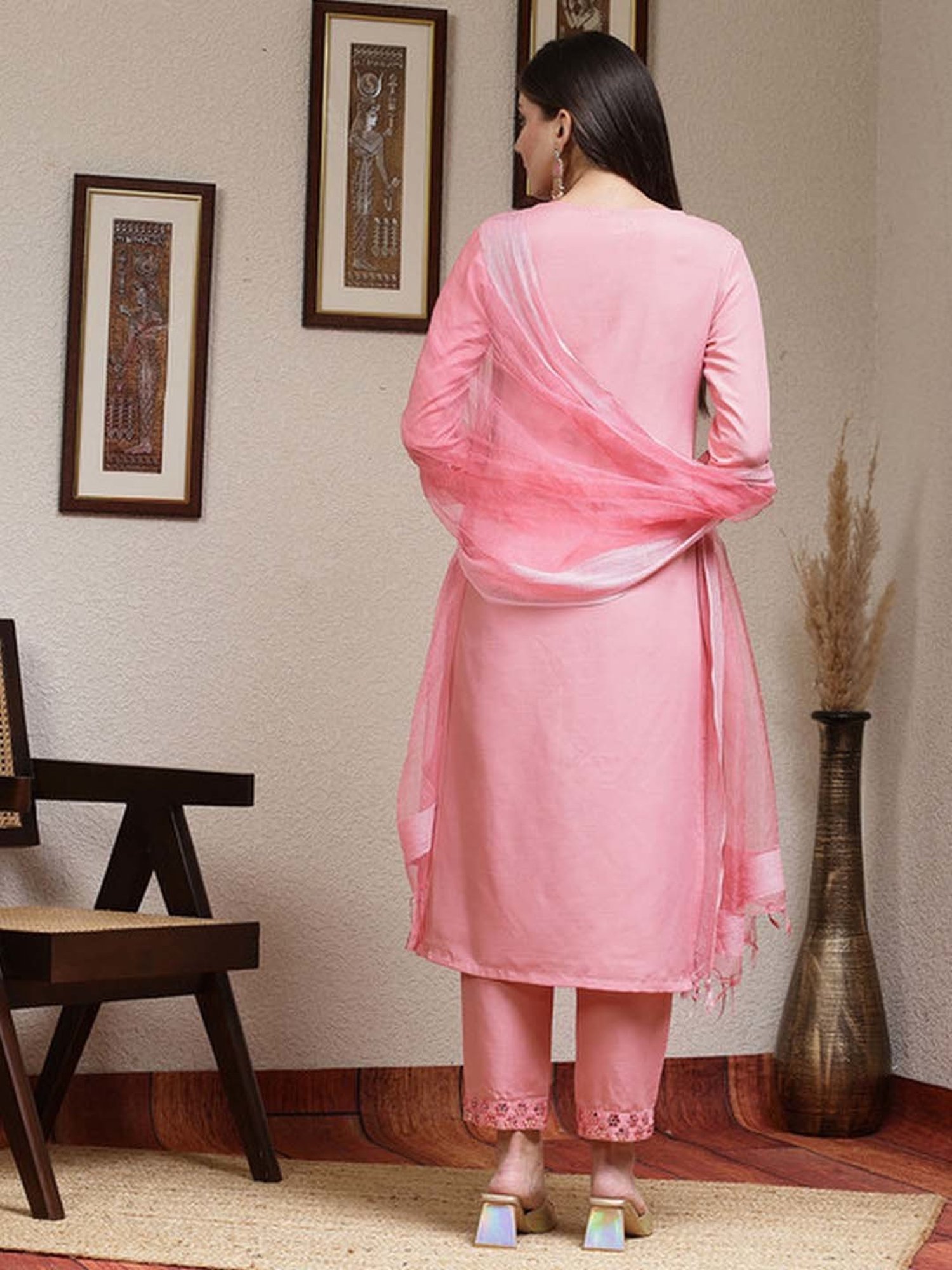 Skylee Pink Embroidered Kurta Pant Set With Dupatta