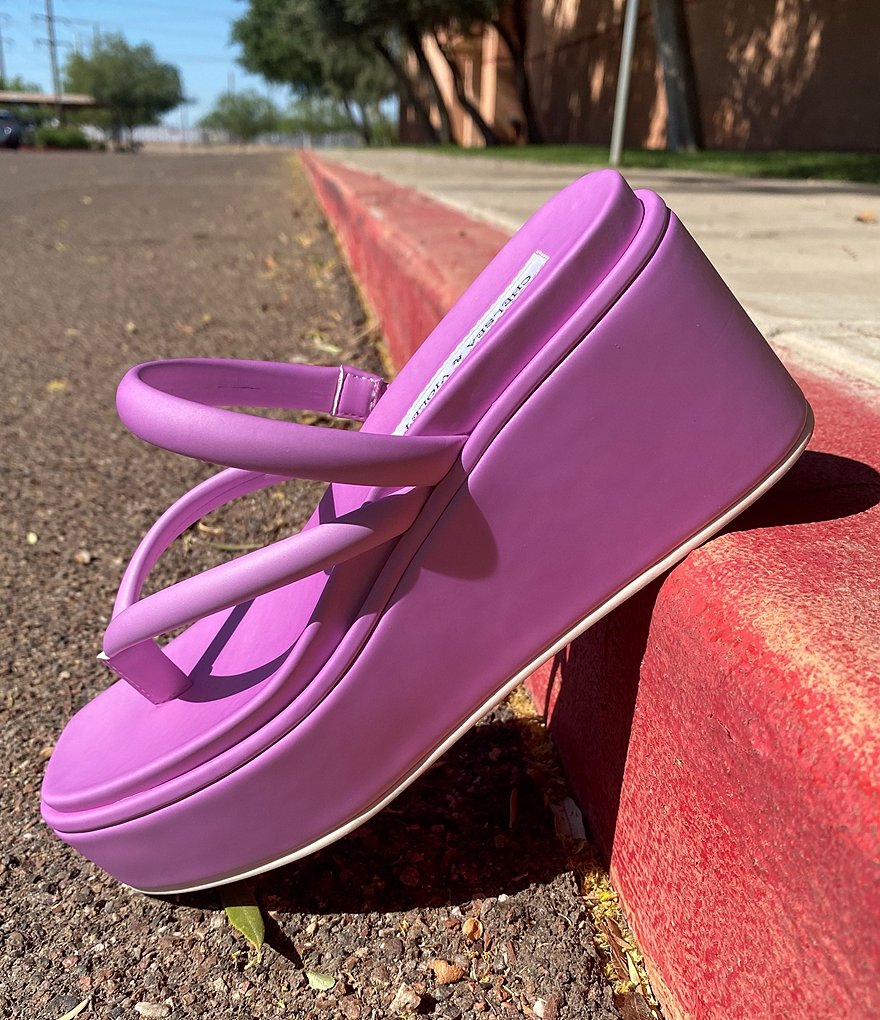 Chelsea & Violet Benni Color-Changing Flatform Wedge Thongs
