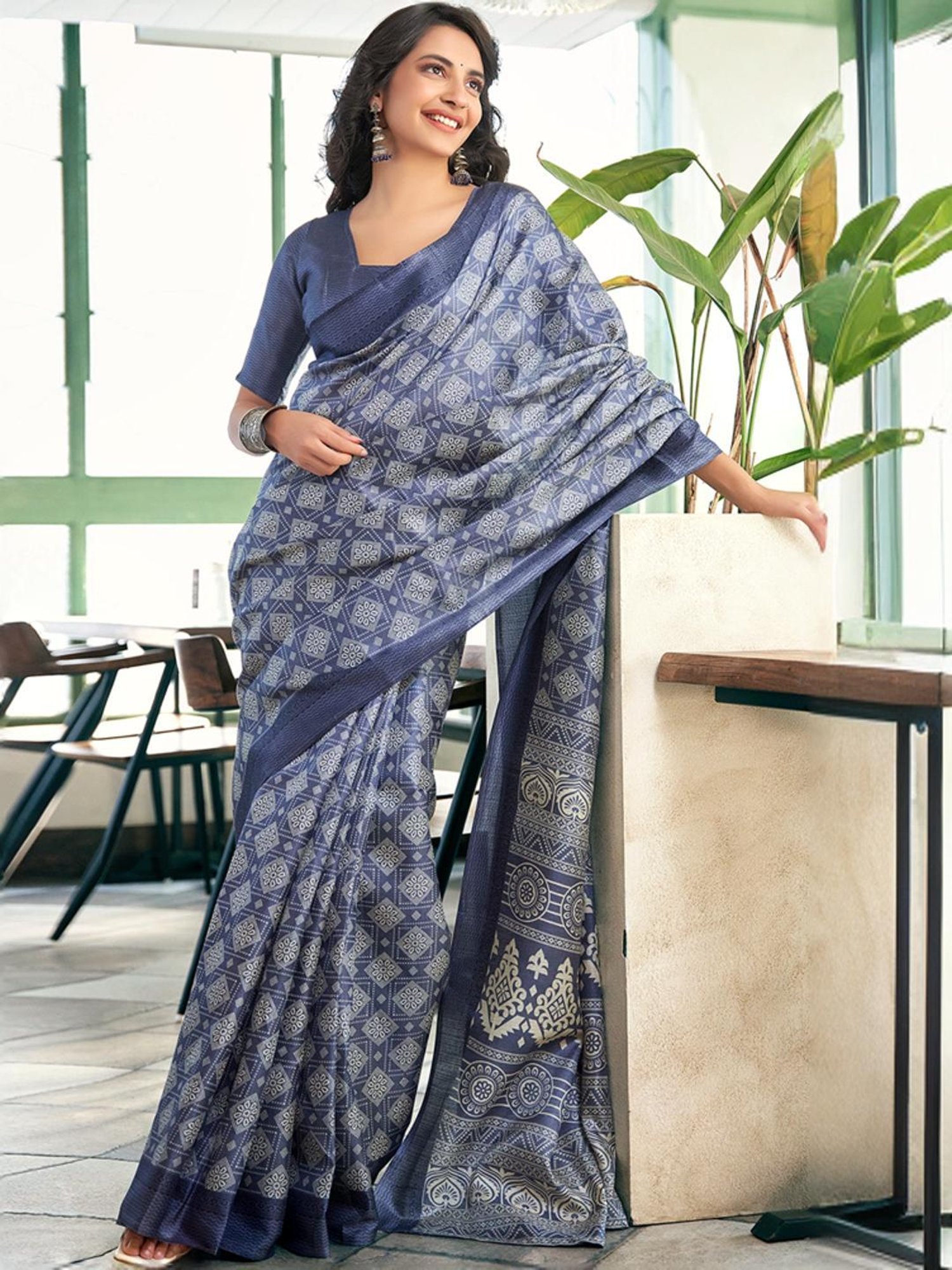 Satrani Grey Printed Saree With Unstitched Blouse