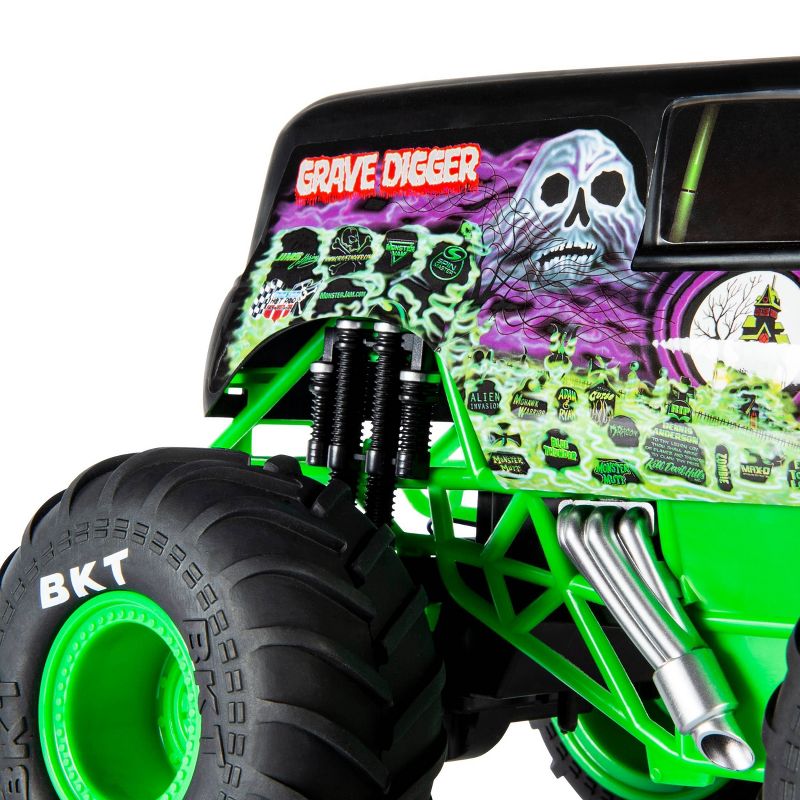 Monster Jam Official Grave Digger Remote Control Truck 1:15  Scale,  2.4GHz