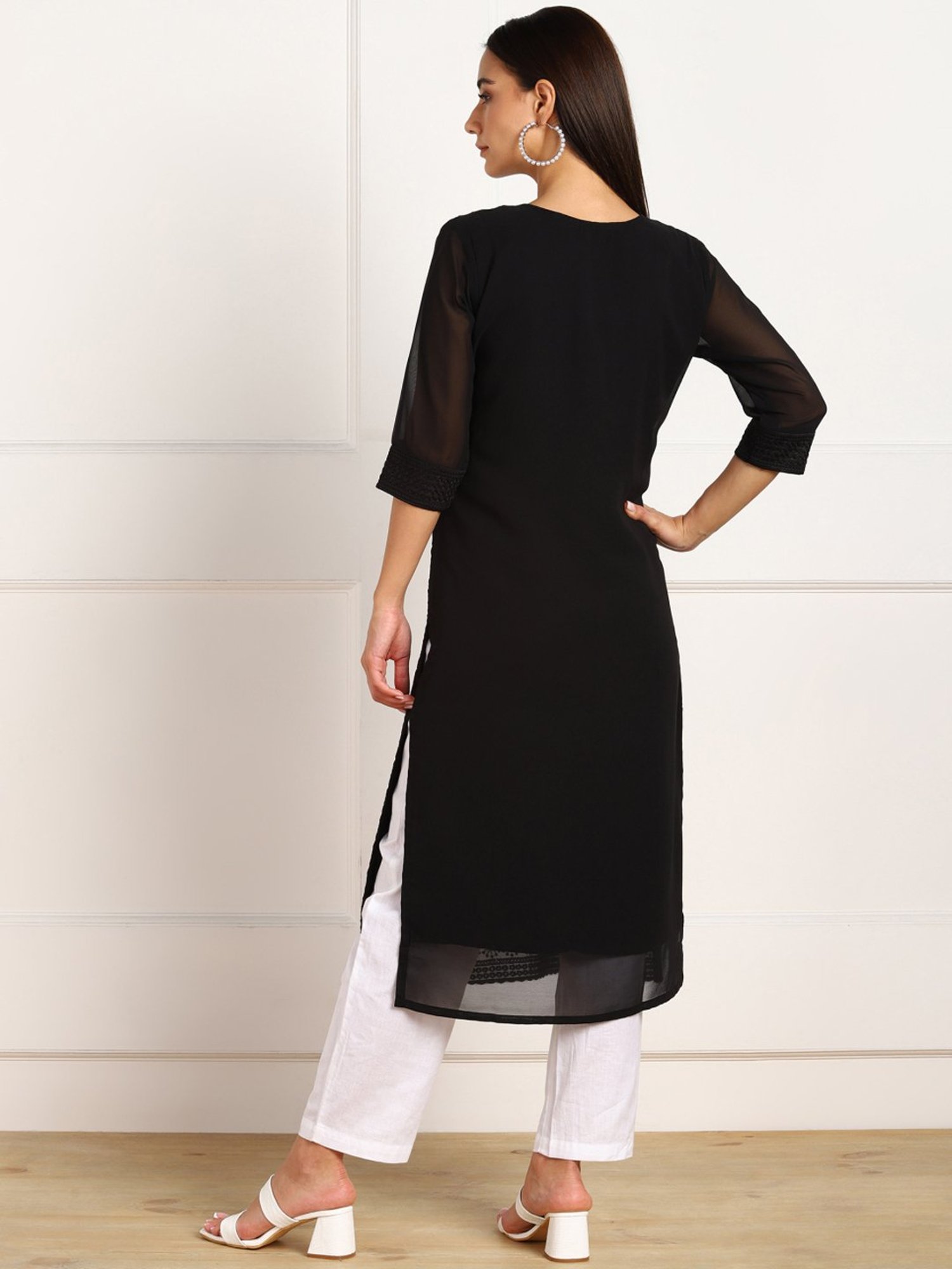 SWAGG INDIA Black Embroidered Straight Kurta