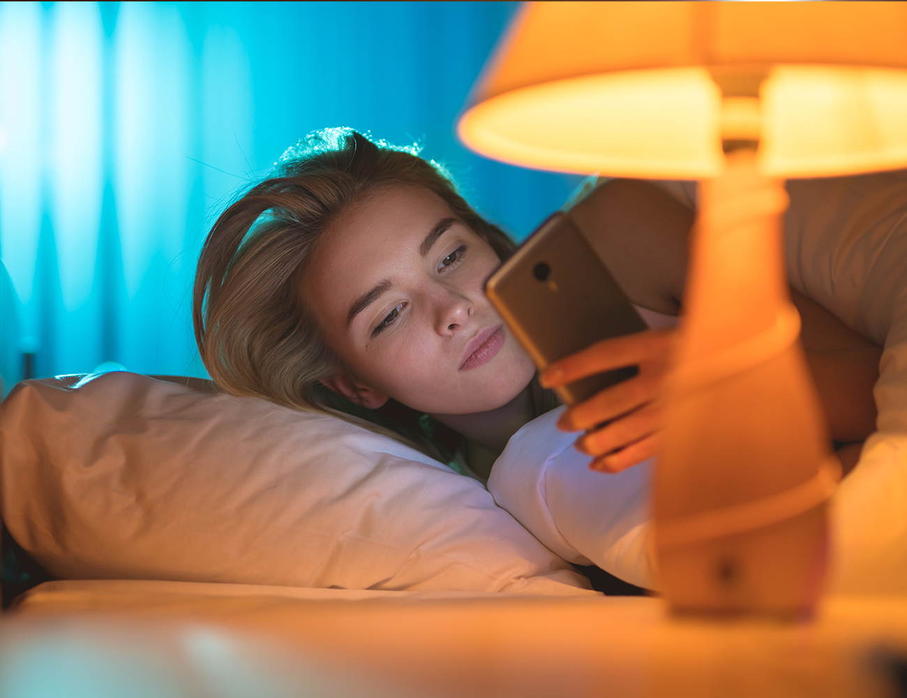 AduroSmart ERIA Soft White Smart Light Bulb A19 (hub required) Dimmable, Works With Alexa/ Echo Plus/ Eria / Hue / Google Assistant