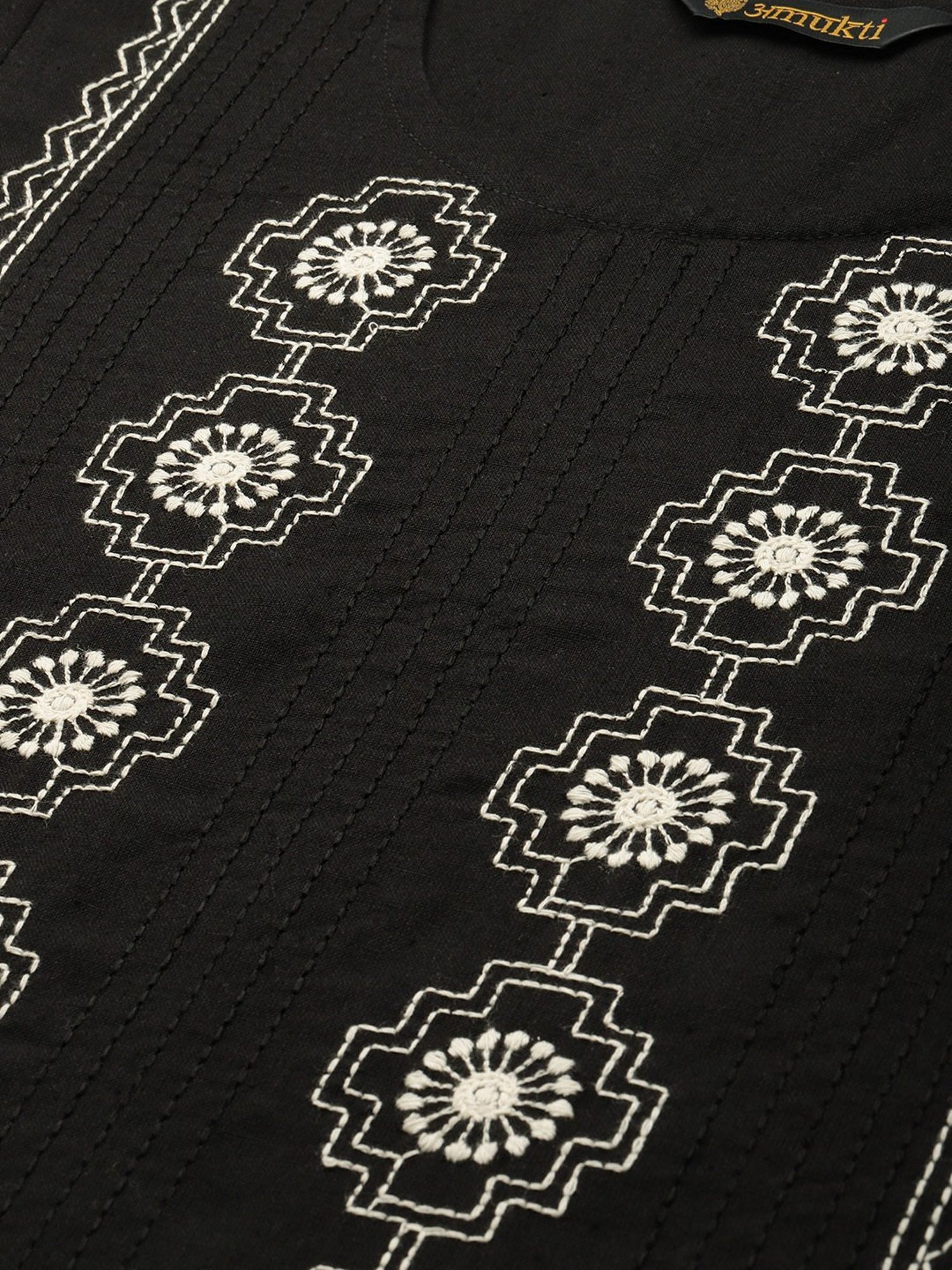 Amukti Black Cotton Embroidered Straight Kurta