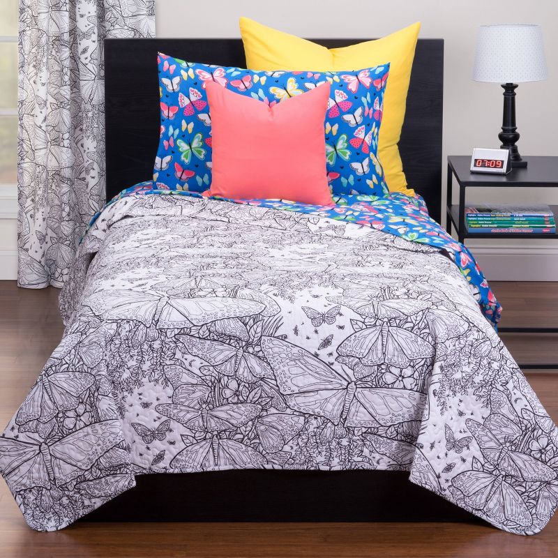 Full/Queen Beautiful Butterflies Hidden Picture Puzzle Quilt - Highlight