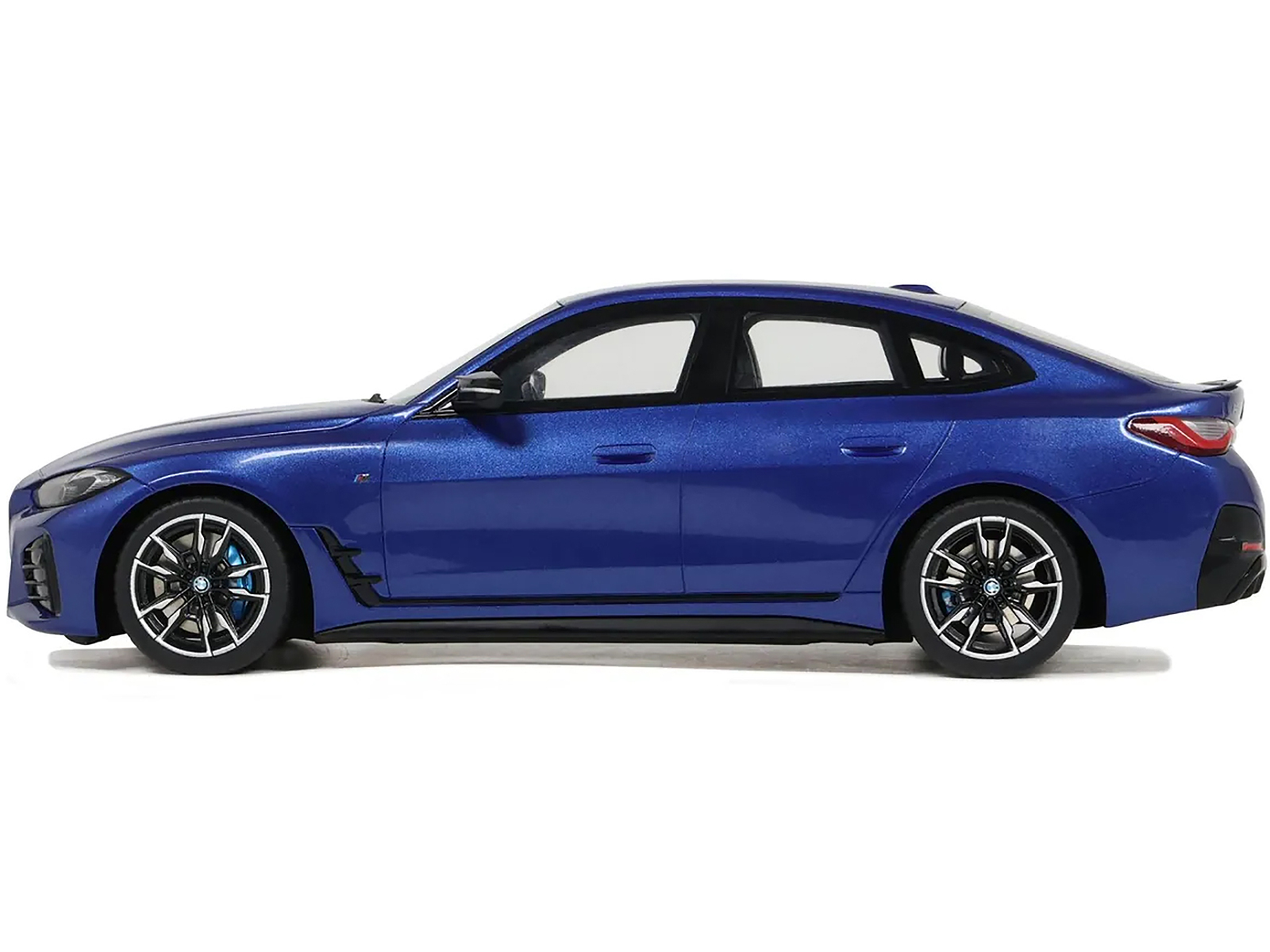 1982 BMW 323i Saturn Blue 1/18 Diecast Model Car by Minichamps