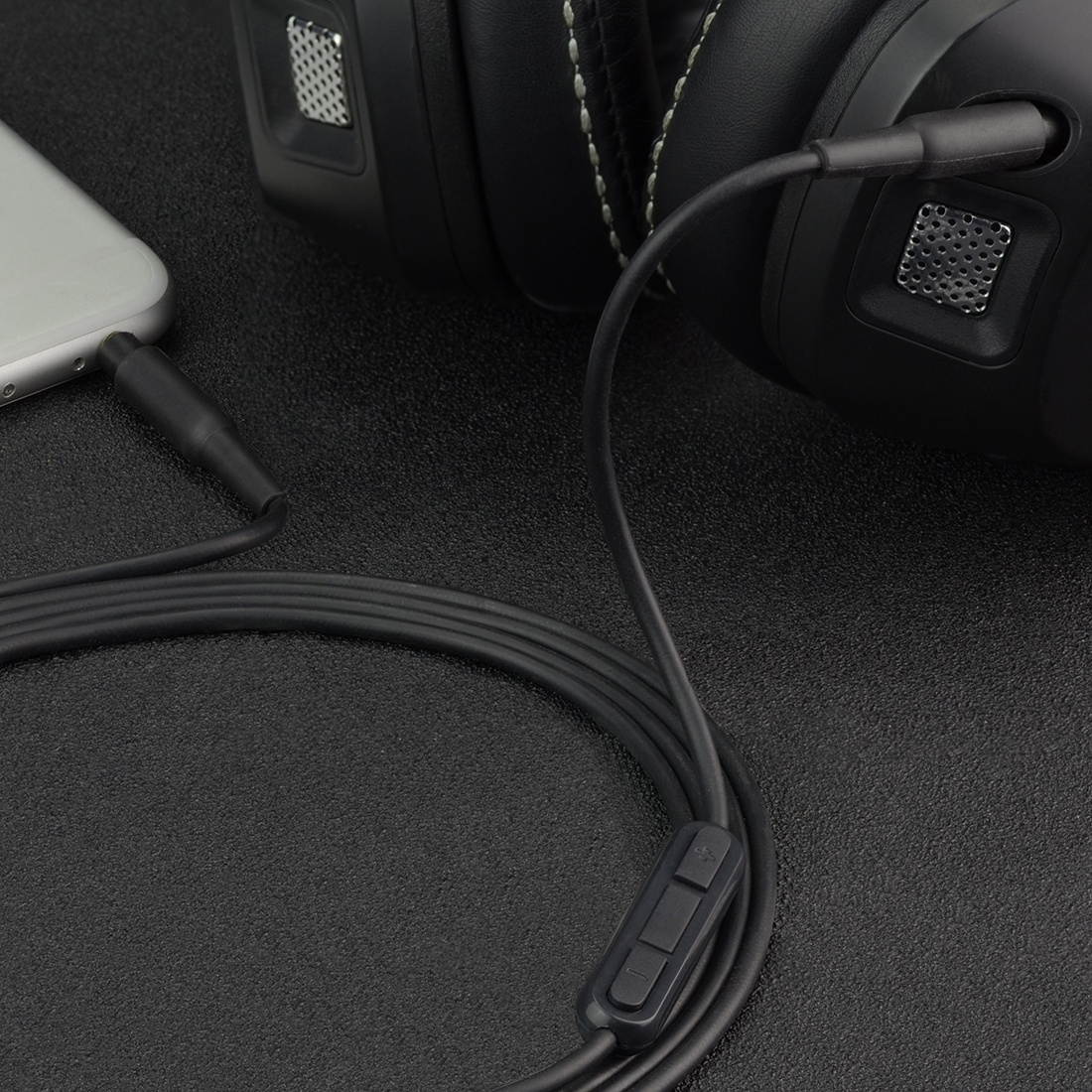 geekria quickfit replacement cable with mic for skullcandy hesh, hesh 2, crusher, grind headphones / audio cord with volume control and microphone, works with apple and android device black