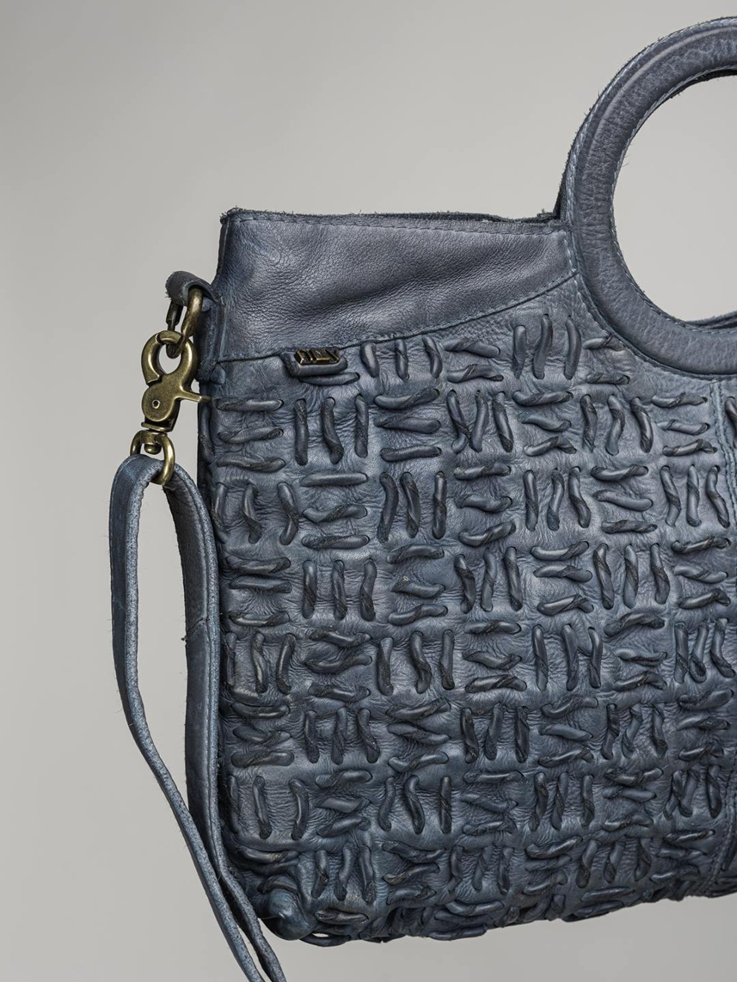 Art N Vintage Esther Blue Leather Textured Medium Handbag