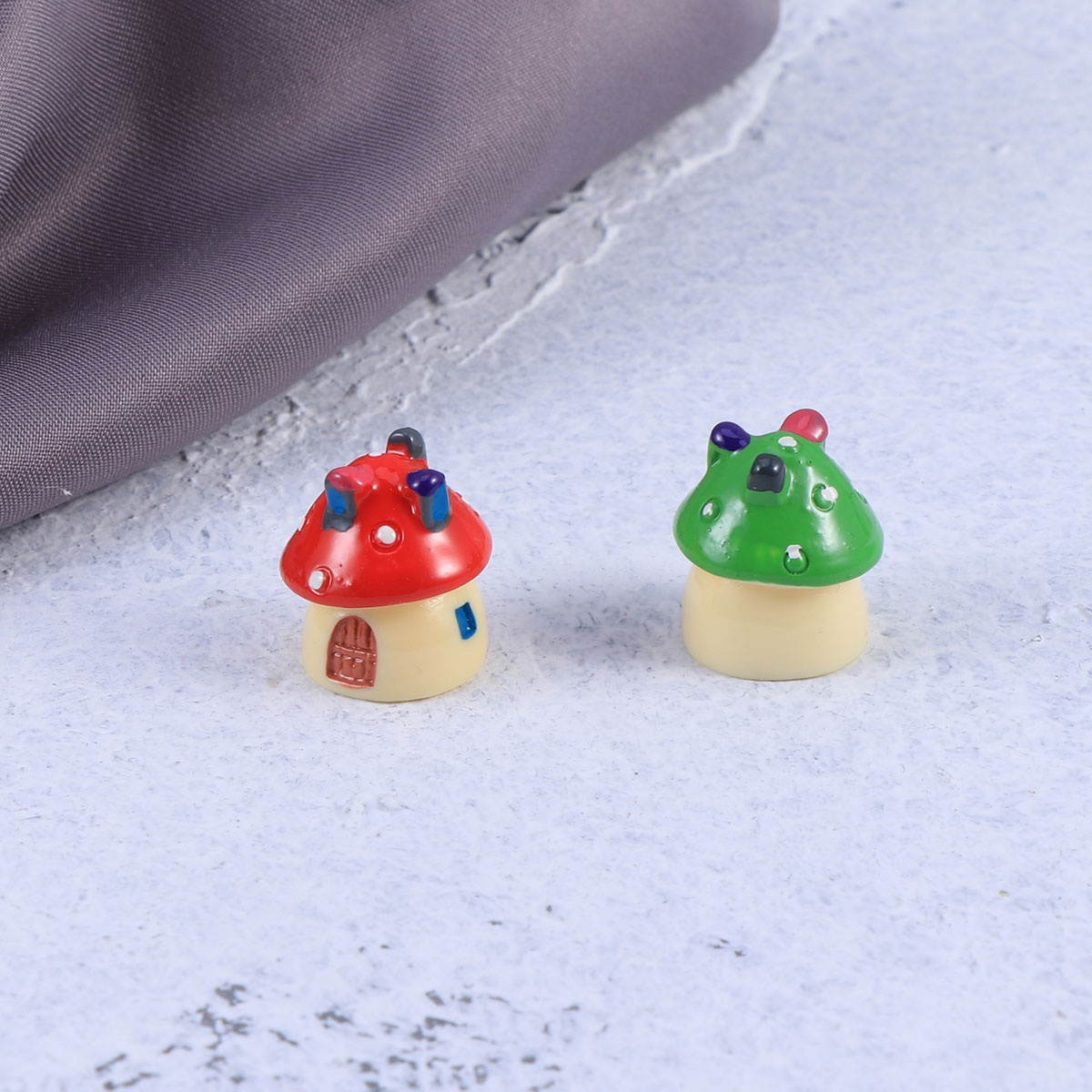 Mushroom House Micro Landscape Decoration Miniatures Terrarium mini house Decor DIY Lovely Mushroom Shaped Moss Ornaments Accessories (Extra Small Size, Red)