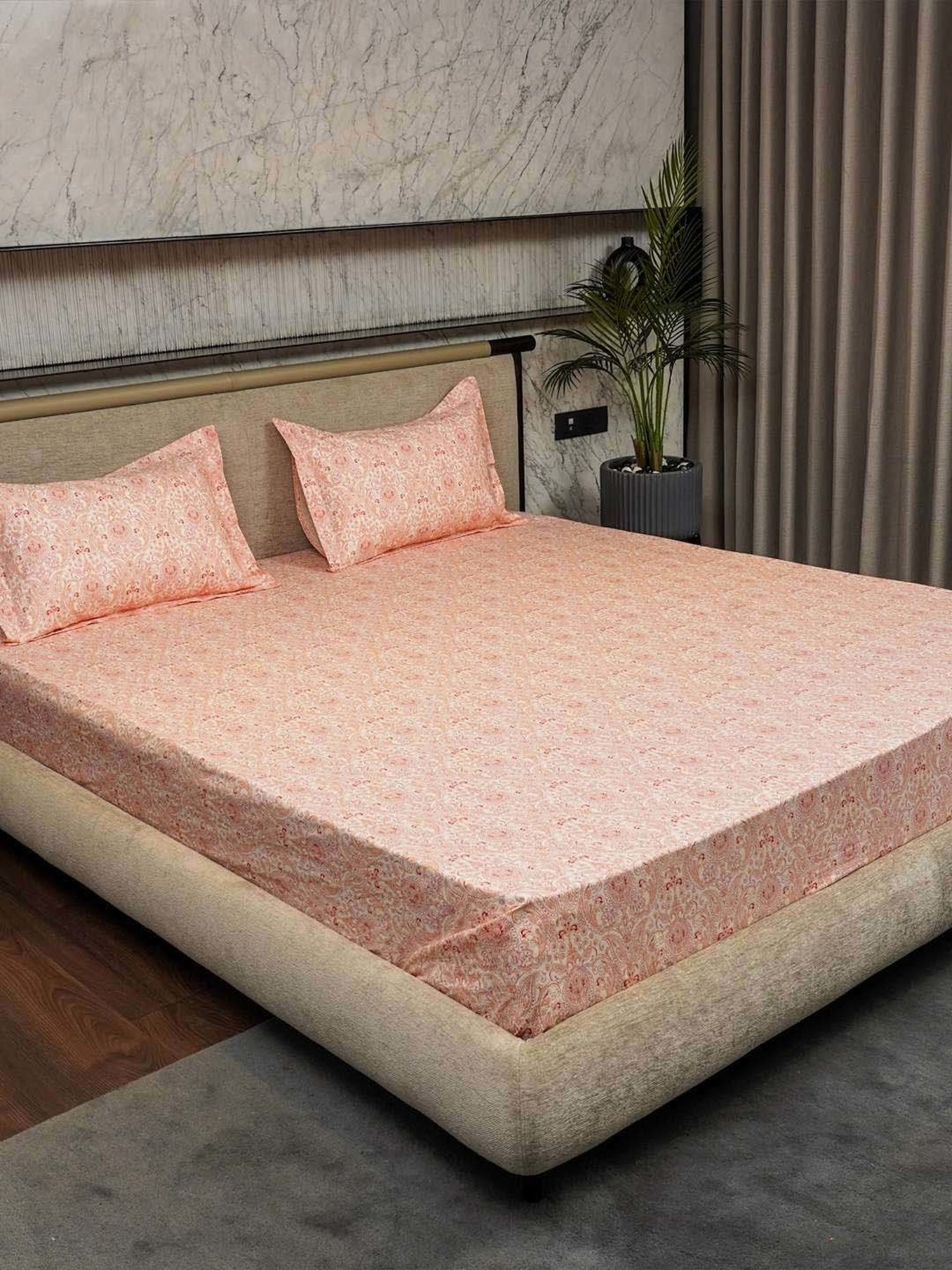 Urban Space Serene Pink Cotton 200 TC King Fitted Bedsheet With Pillow Covers