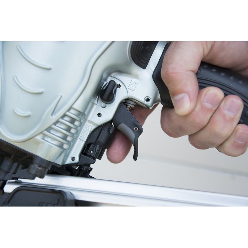 Hitachi NR90ADS1 Hitachi NR90ADS1 3-1/2 in. Paper Collated Framing Nailer