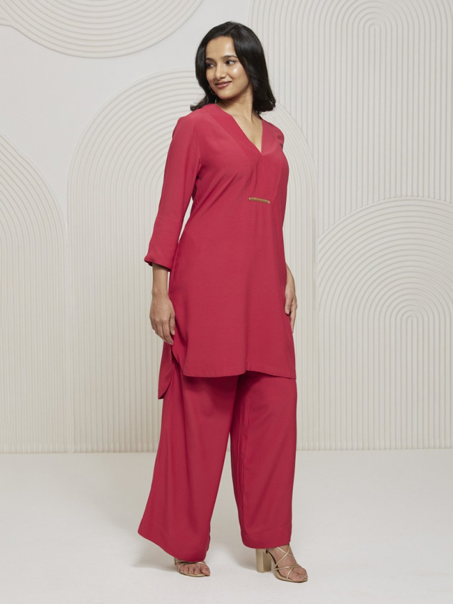 Artagai Tea Berry Elevated Basics V-neck Tunic with Embroidery