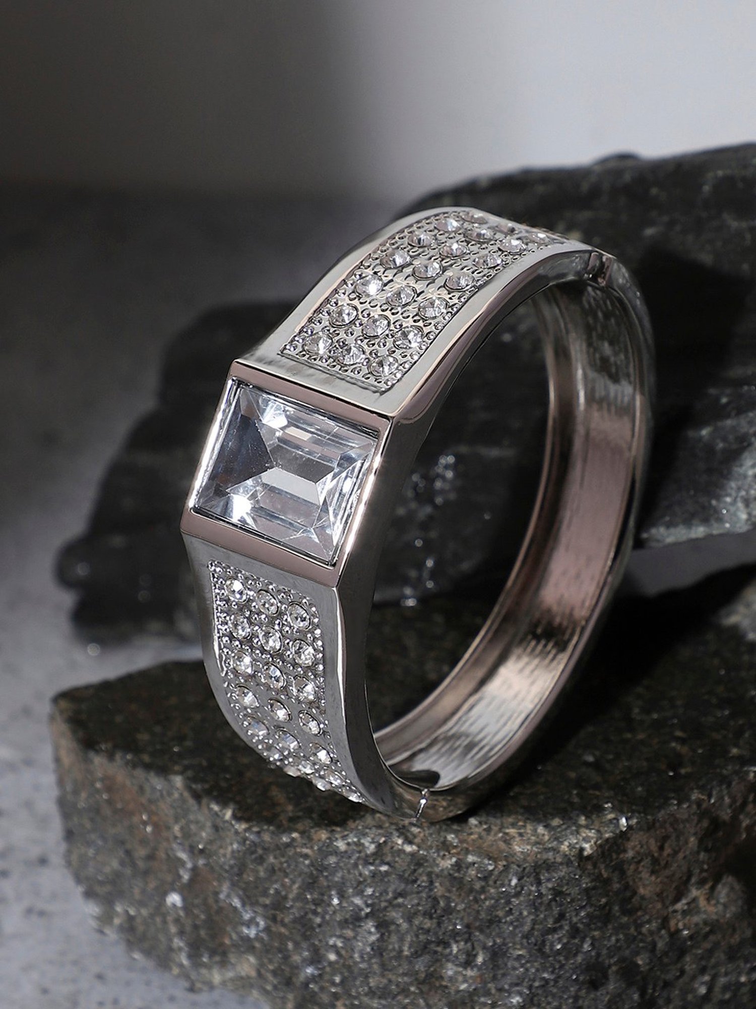 SOHI Maxi Crystal Bracelet For Women