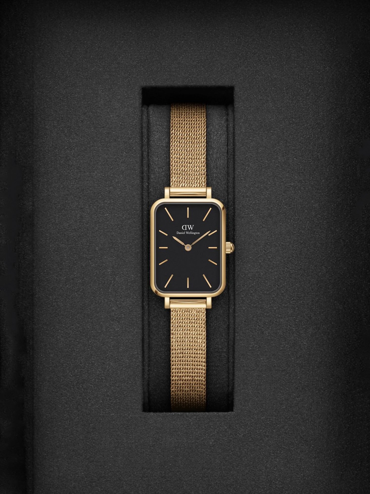 Women's Disney Minnie Mouse Nylon Strap Watch - Red