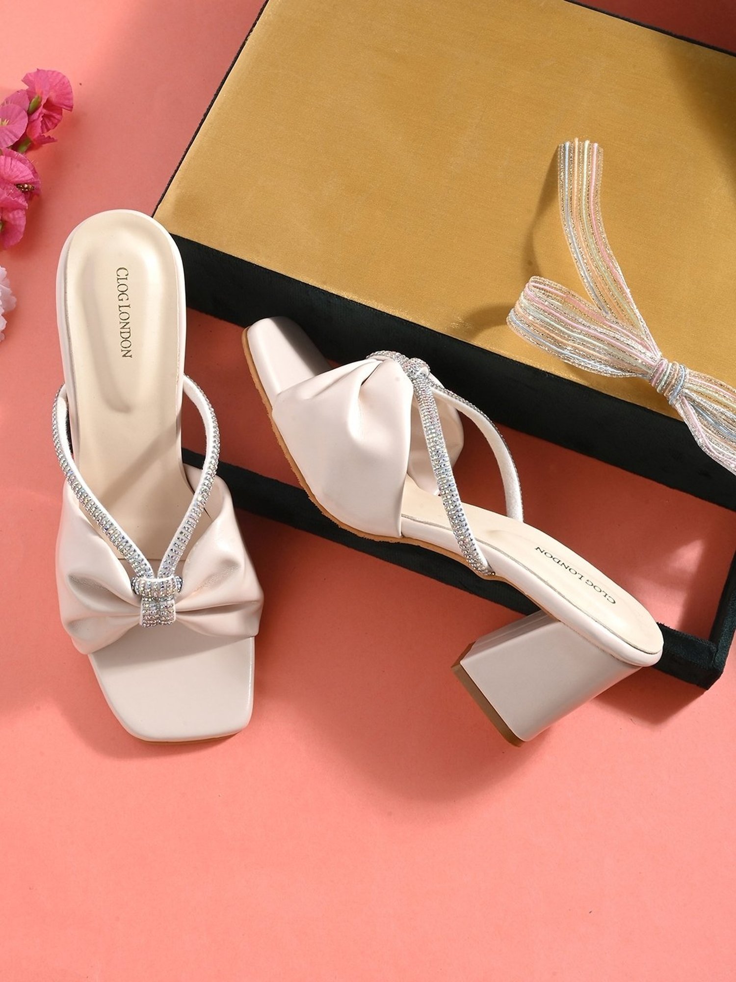 Clog London Women's Off White Casual Sandals