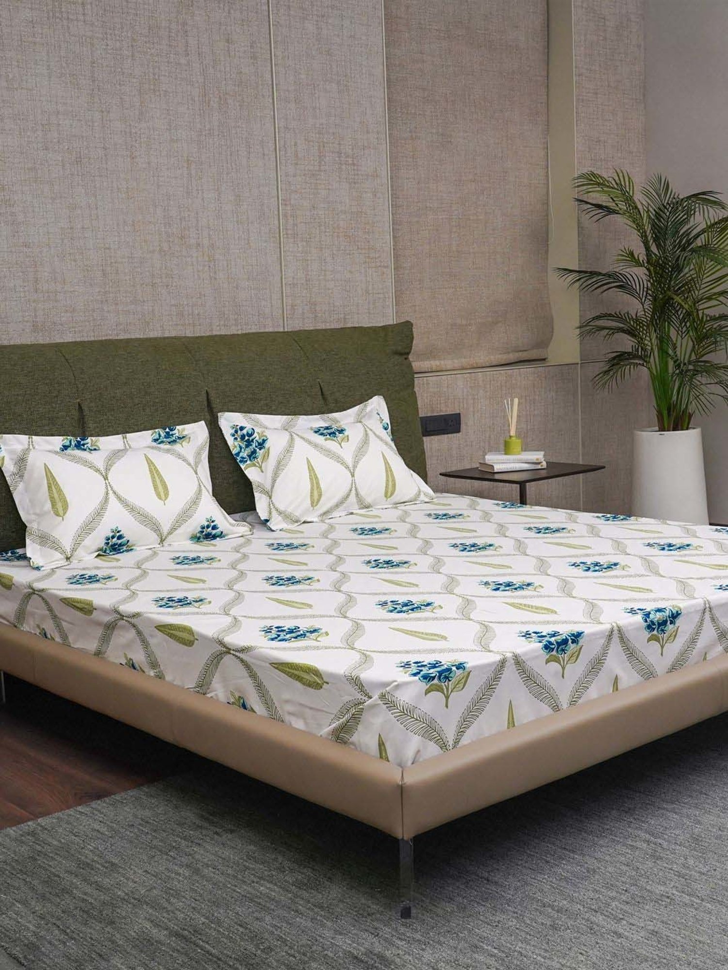 Urban Space White & Blue Cotton 200 TC Floral Moroccan Printed Single Bedsheet with 1 Pillow Cover
