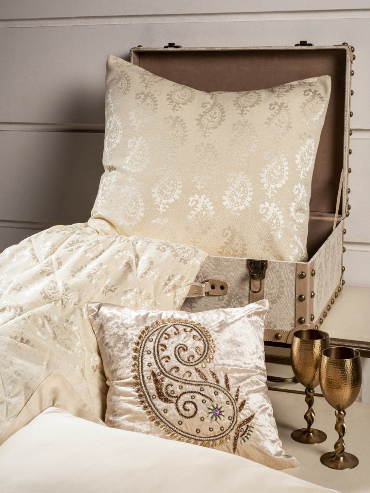 Spaces Paisley Ivory 210 TC Cotton Bed Sheet Set