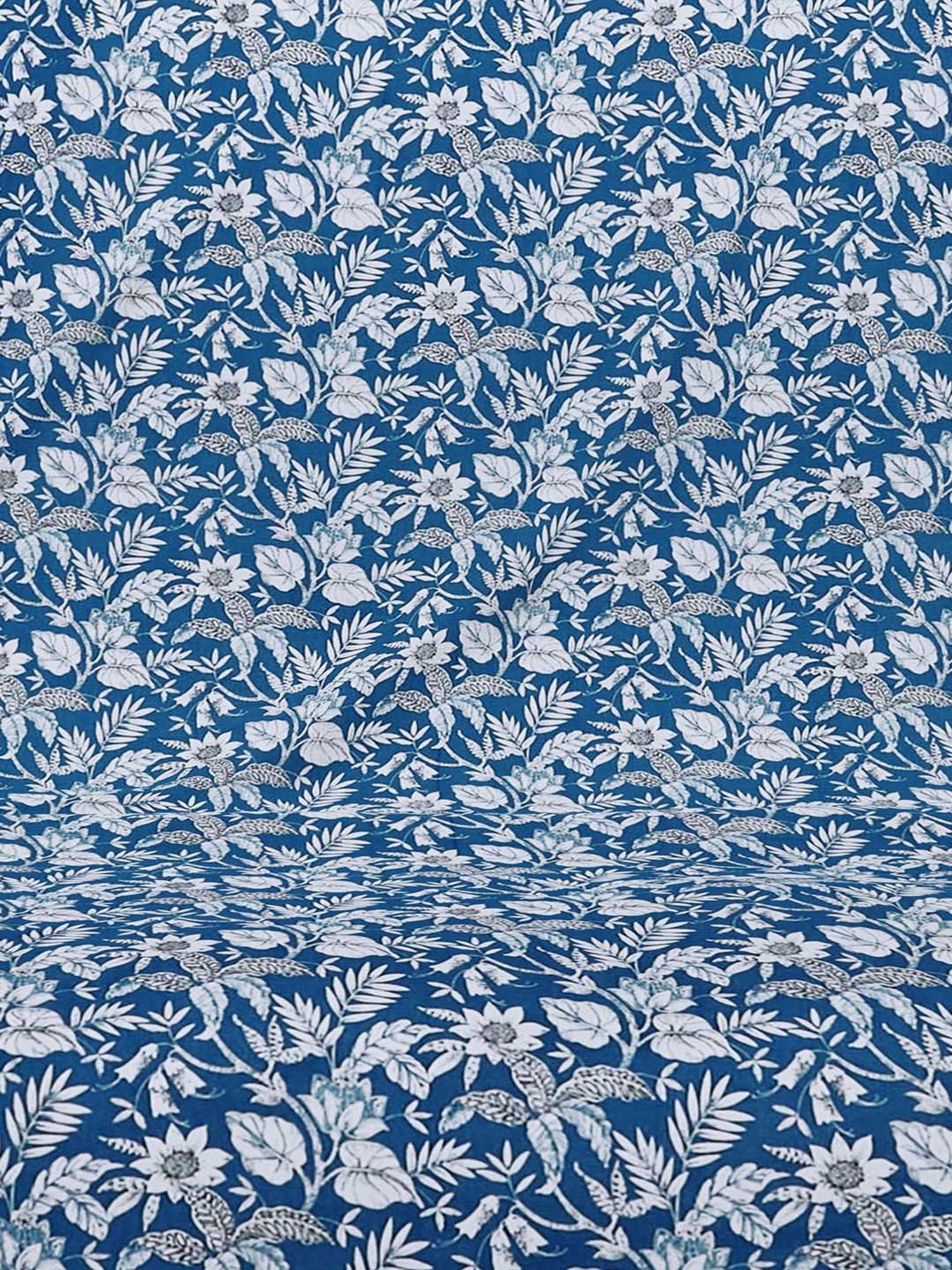 Living Scapes by Pantaloons Blue Cotton 144 TC Queen Bed Sheet with 2 Pillow Covers