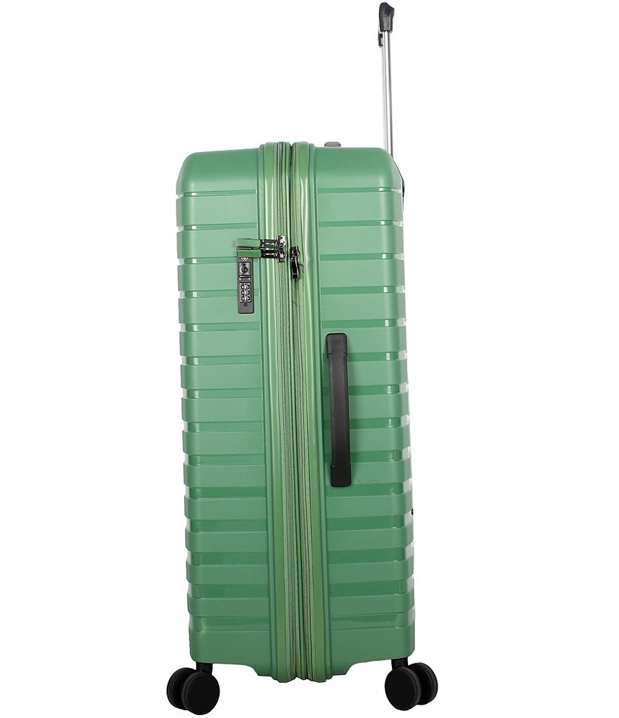 Pathfinder Resort Collection 28#double; Hardside Spinner