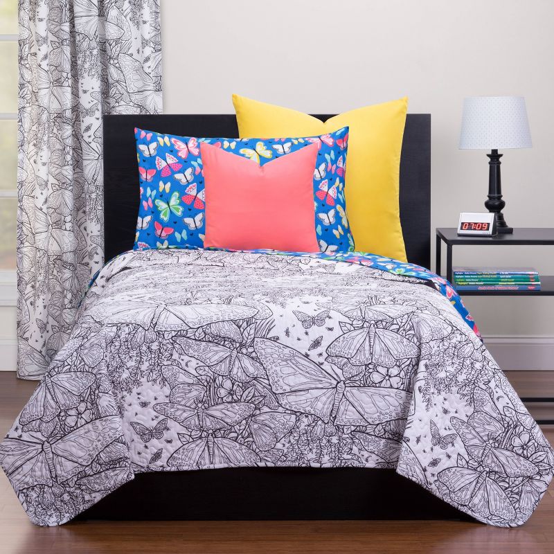 Full/Queen Beautiful Butterflies Hidden Picture Puzzle Quilt - Highlight