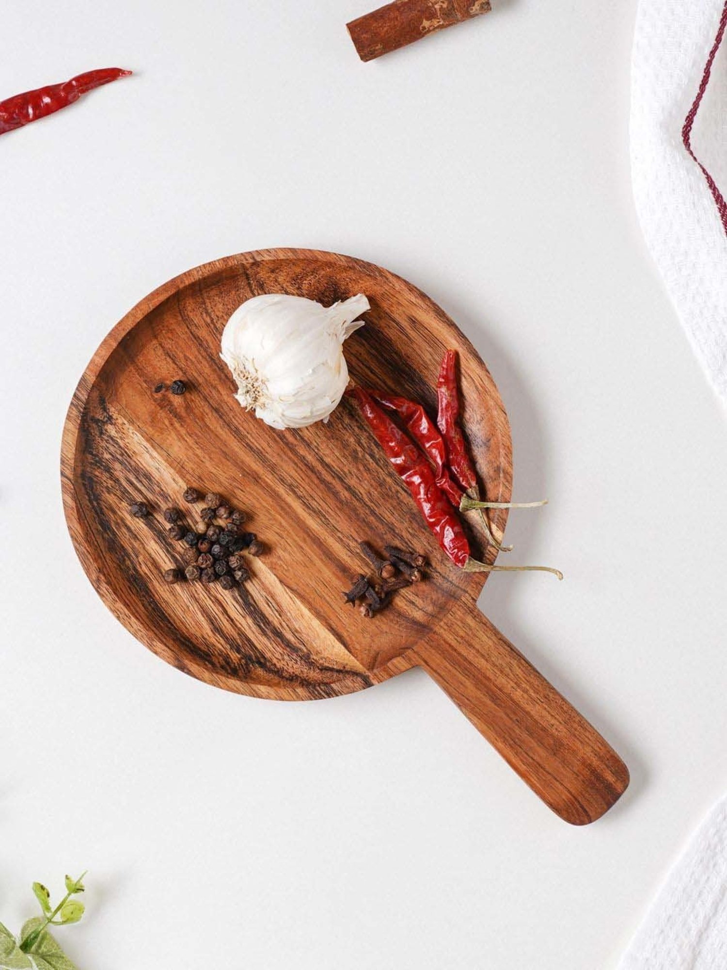 Nestasia round 100% Natural Accacia Wooden chopping+Serving board with handle for occasion(5.9 Inch)