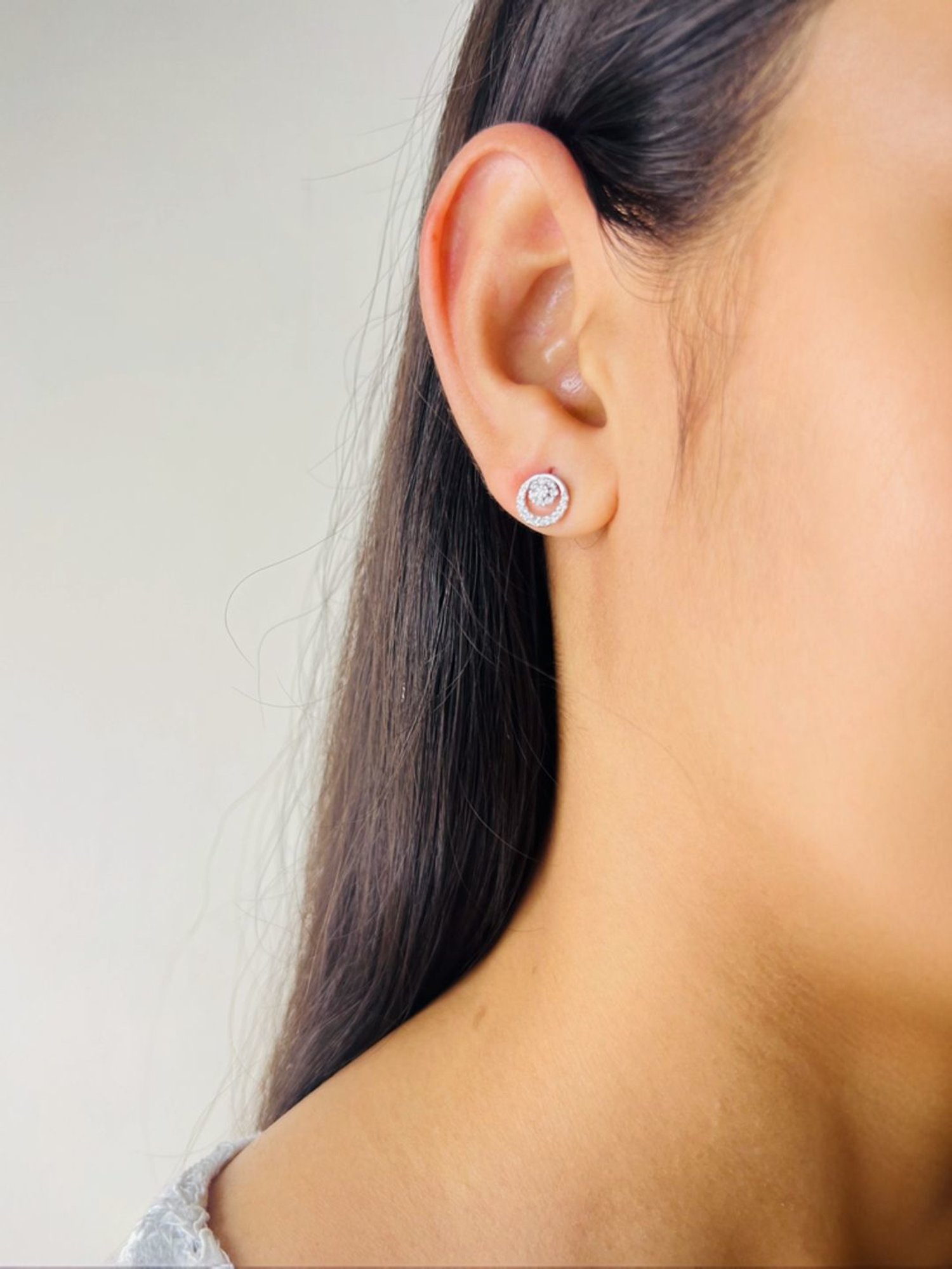 Arte Jewels 925 Sterling Silver CZ-studded Round Stud Earrings for Women & Girls