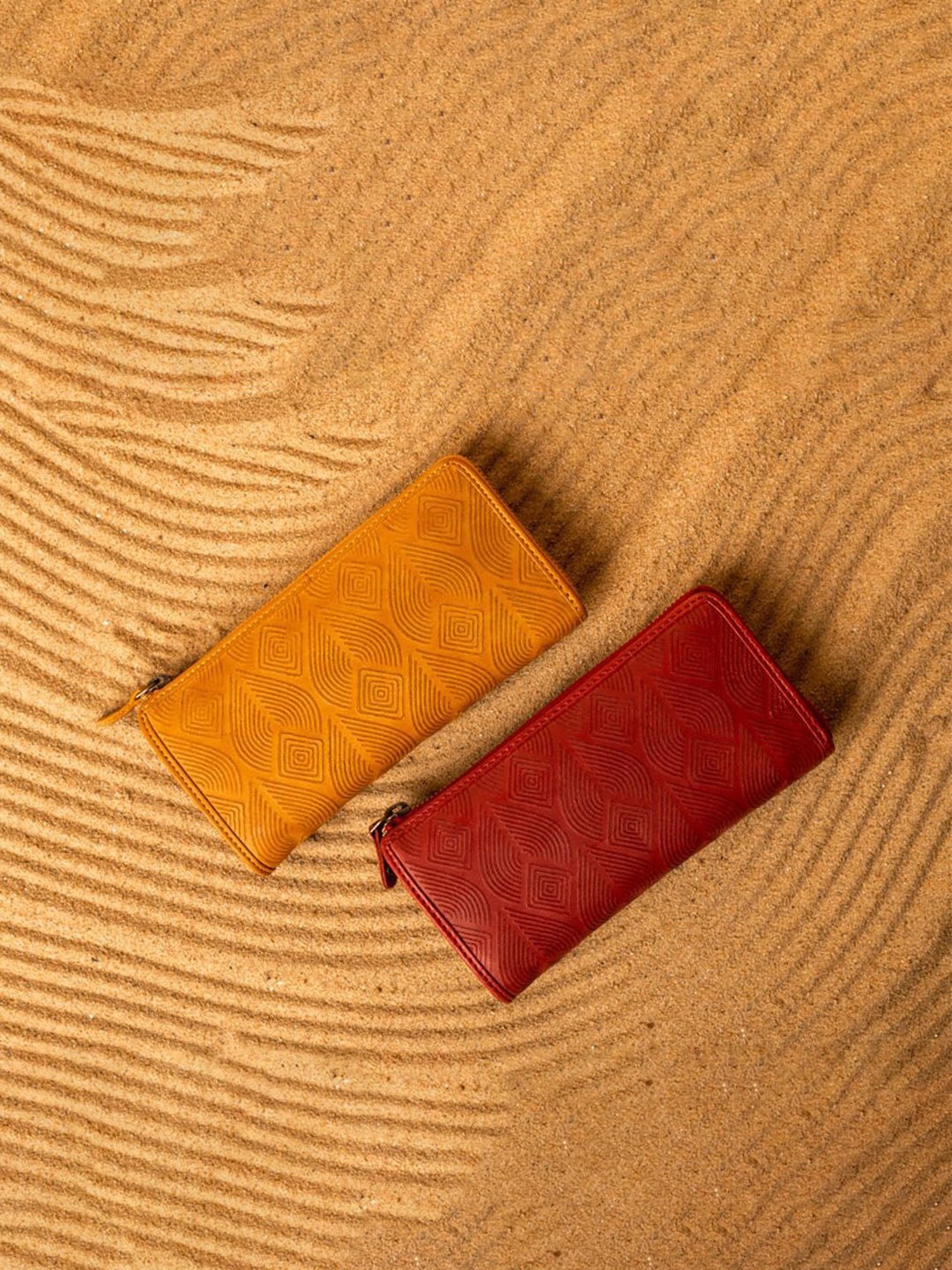 KOMPANERO Mirage Red Leather Textured Zip Around Wallet