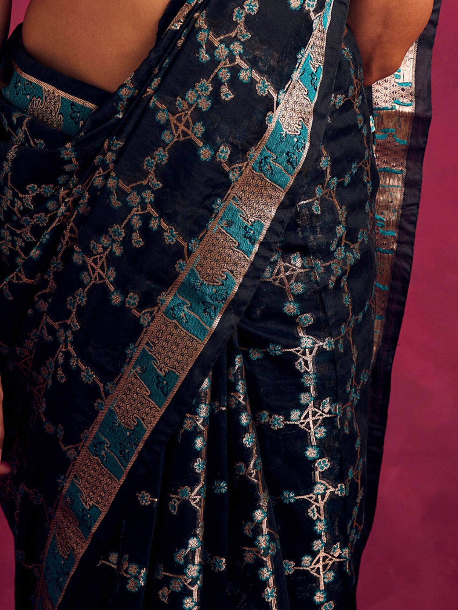 Abhishti Black Woven Saree Without Blouse