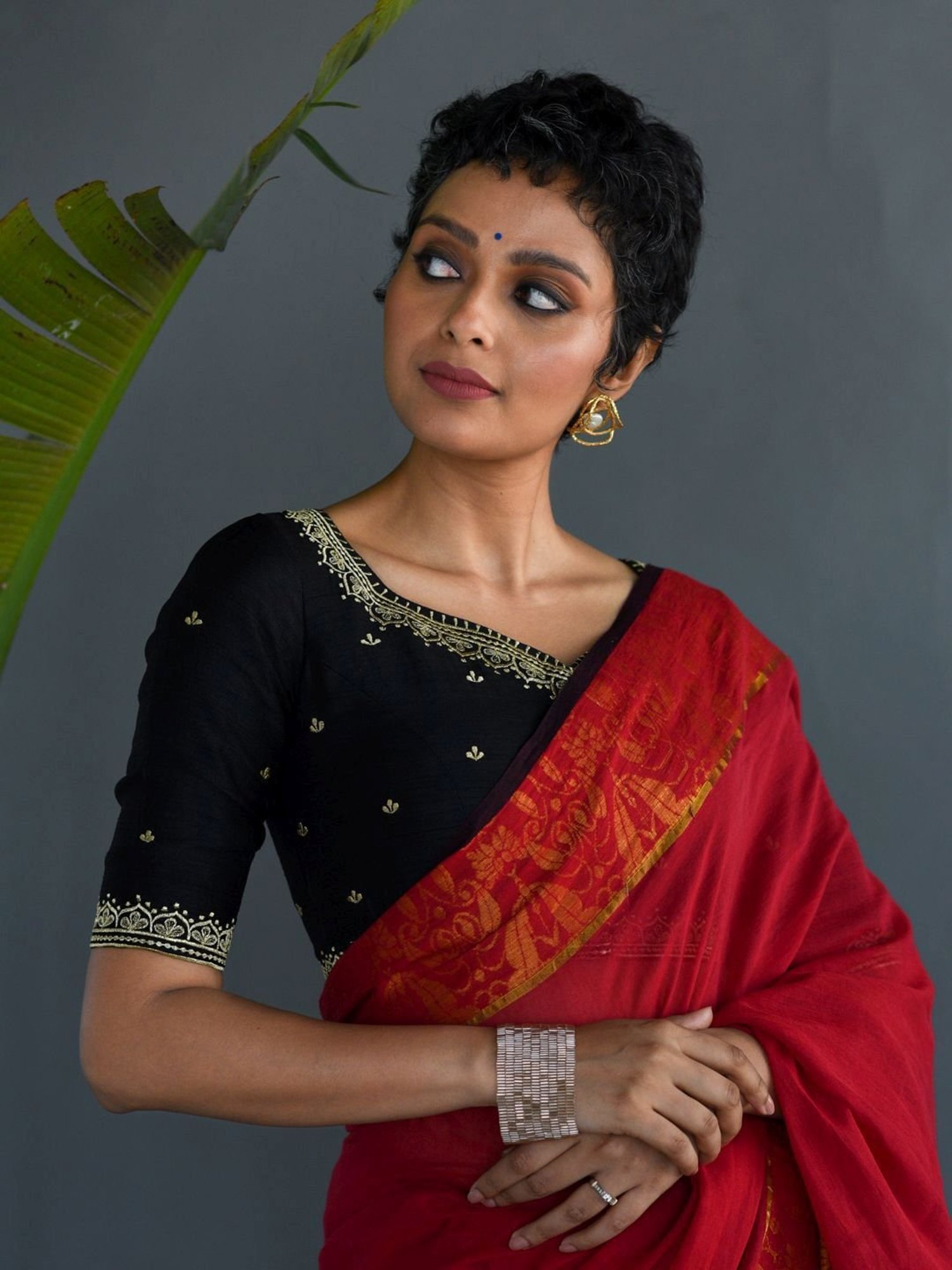 Suta Red Cotton Woven Saree Without Blouse