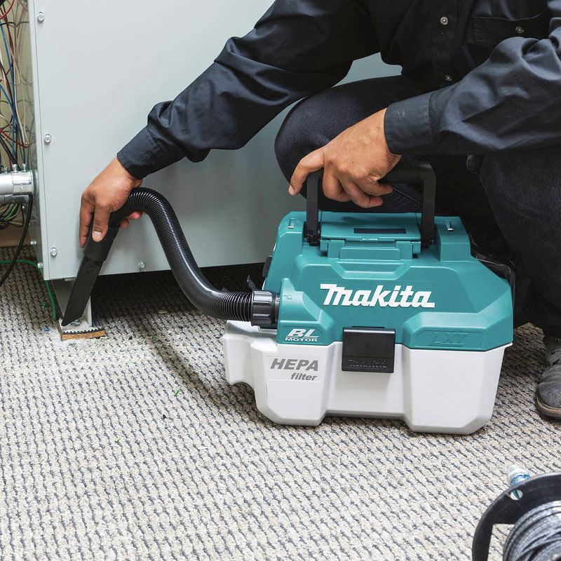 Makita XCV11Z 18V LXT Lithium-Ion Brushless 2 Gallon HEPA Filter Portable Wet/Dry Dust Extractor/Vacuum (Tool Only)