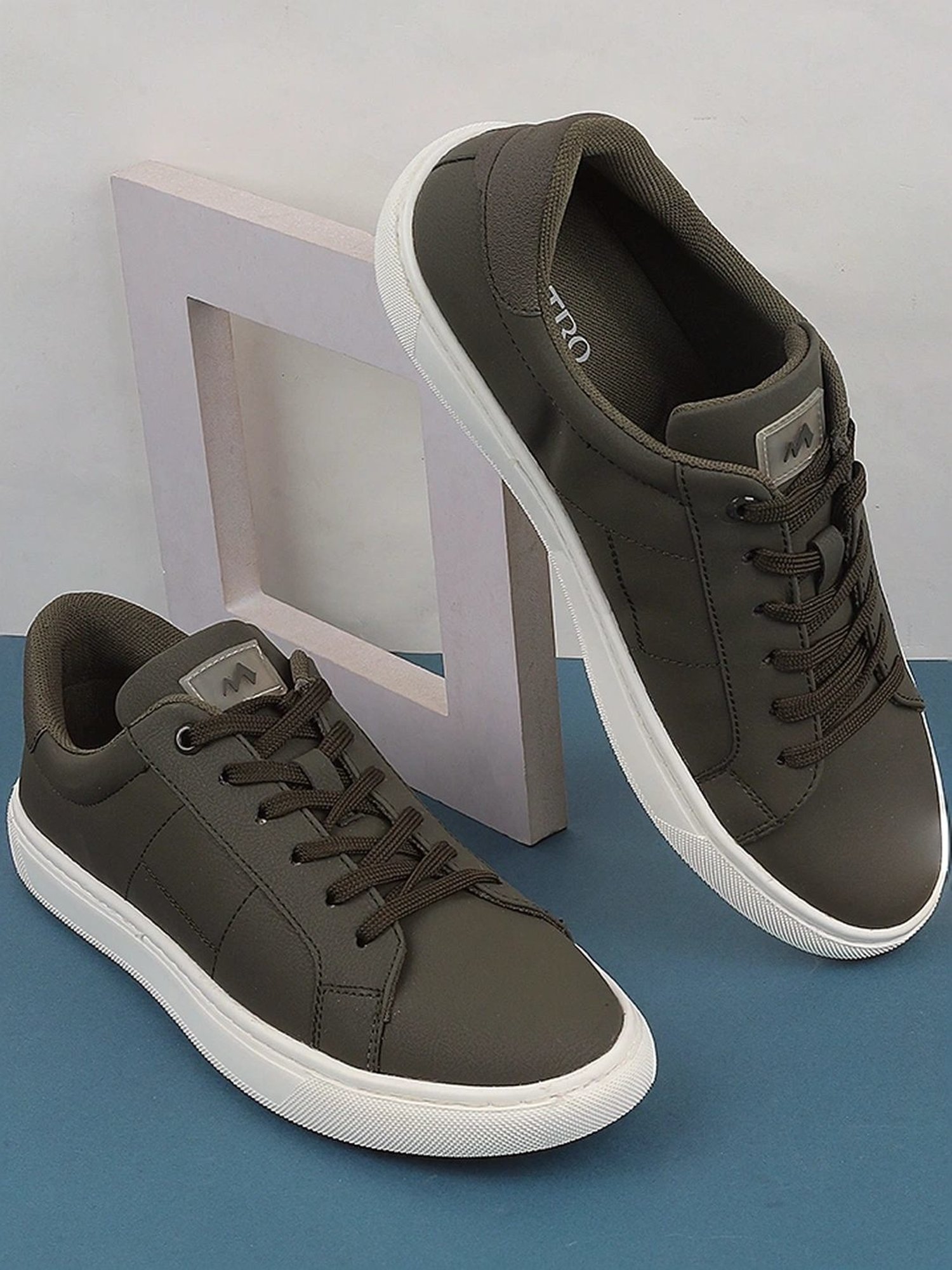 Metro Men's Olive Casual Sneakers