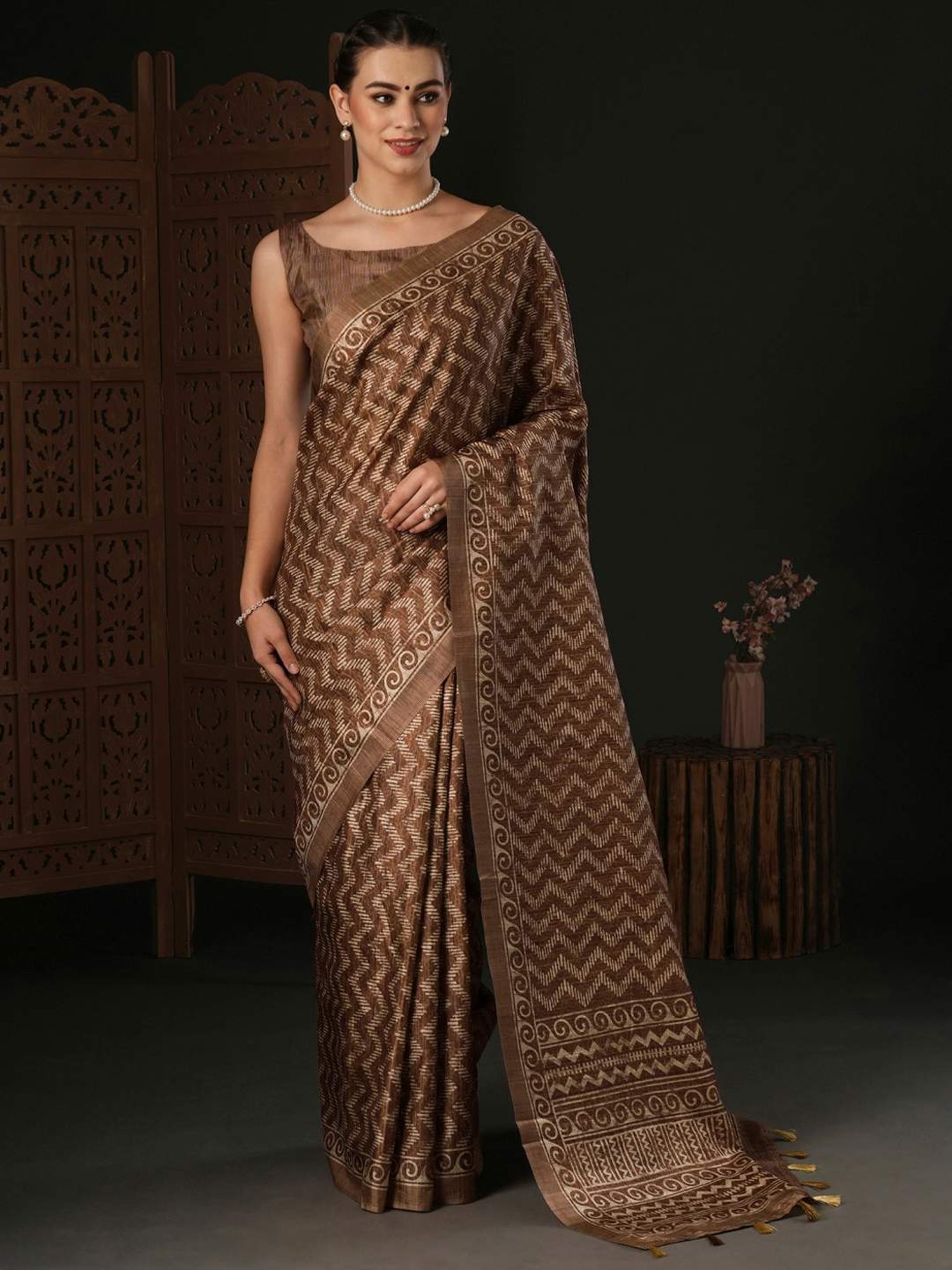Unnati Silks Grey Cotton Printed Saree With Unstitched Blouse