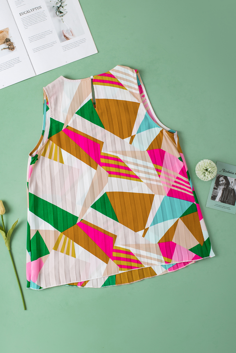 Multicolor Boho Geometric Print Keyhole Back Pleated Sleeveless Shirt