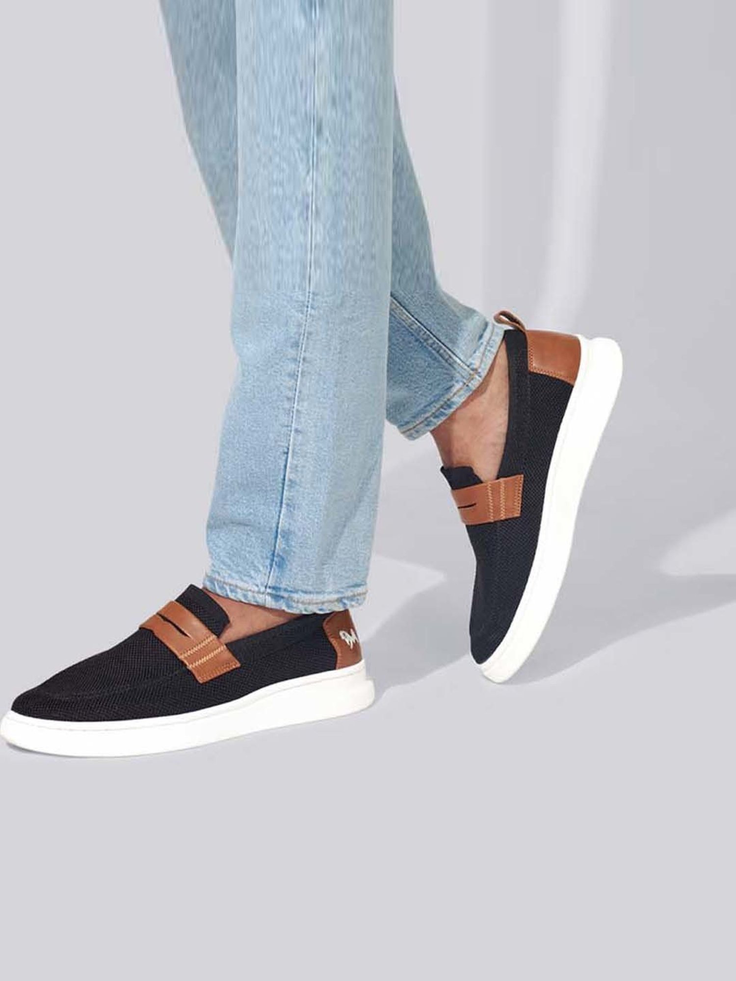 Neemans Men's Black Casual Loafers