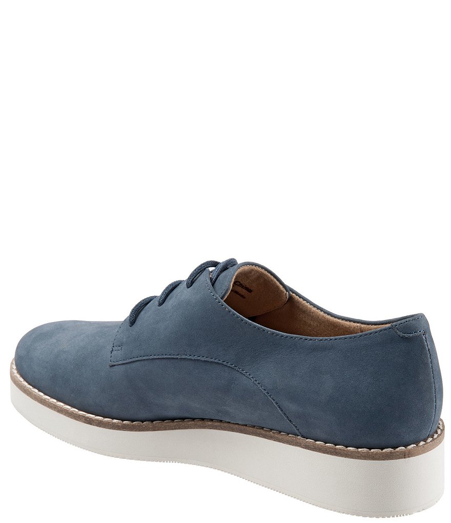 SoftWalk Willis Embossed Soft Leather Oxford Sneakers