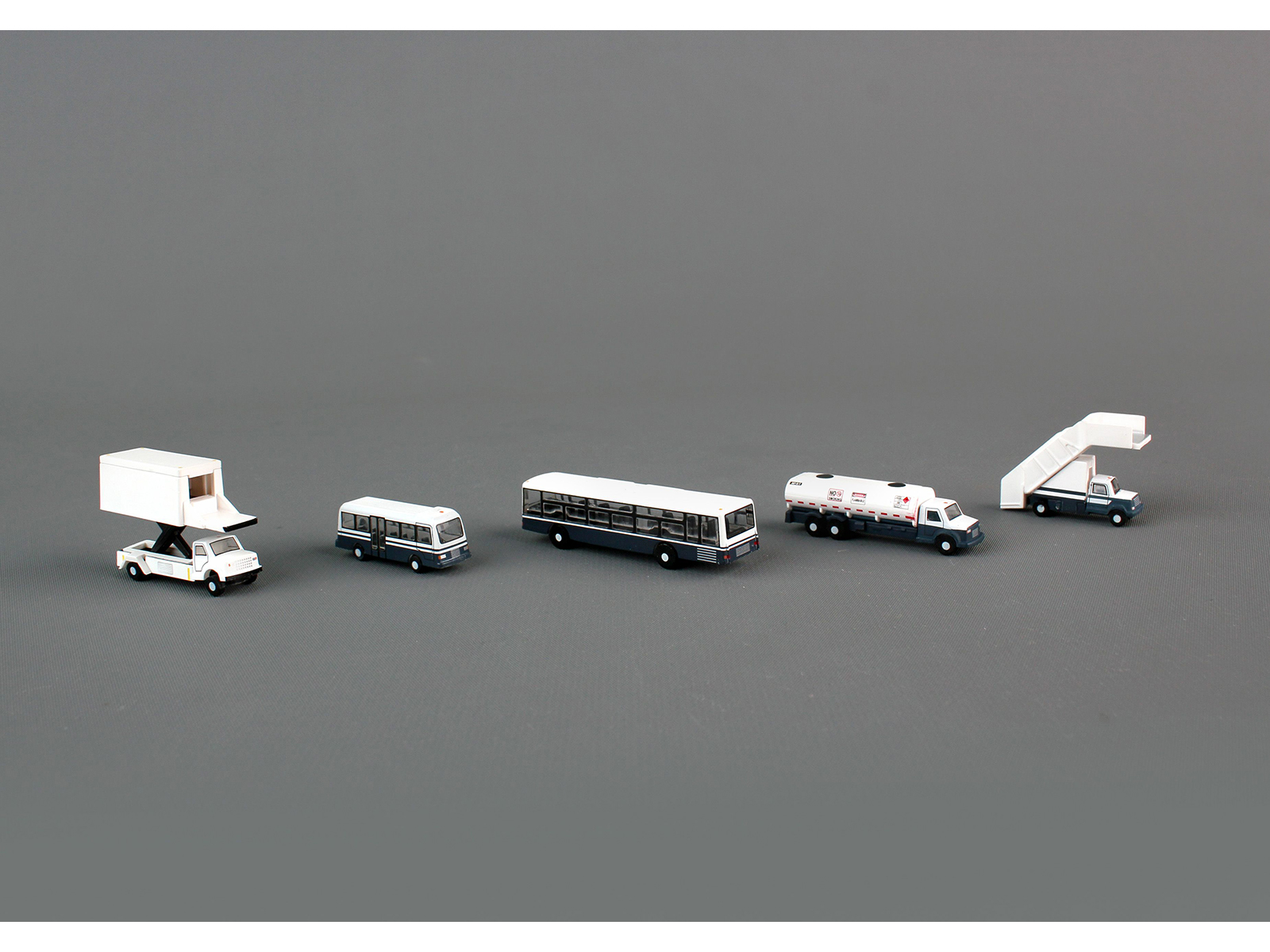 40' Dry Goods Sea Container "OOCL" White "Transport Series" 1/50 Model by Diecast Masters