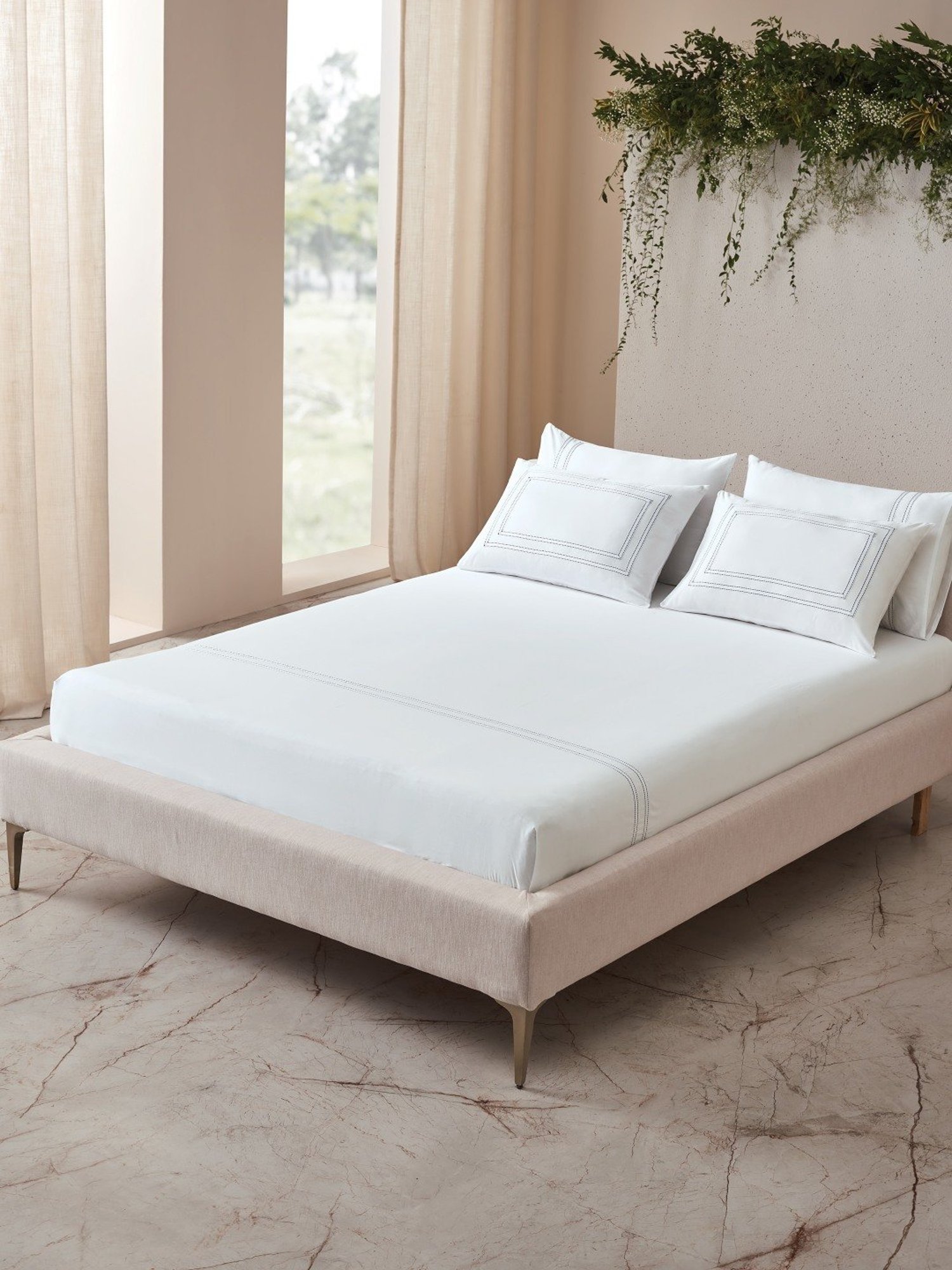 DDecor Contemporary White 180 TC Cotton King Bedsheet with 2 Pillow Covers