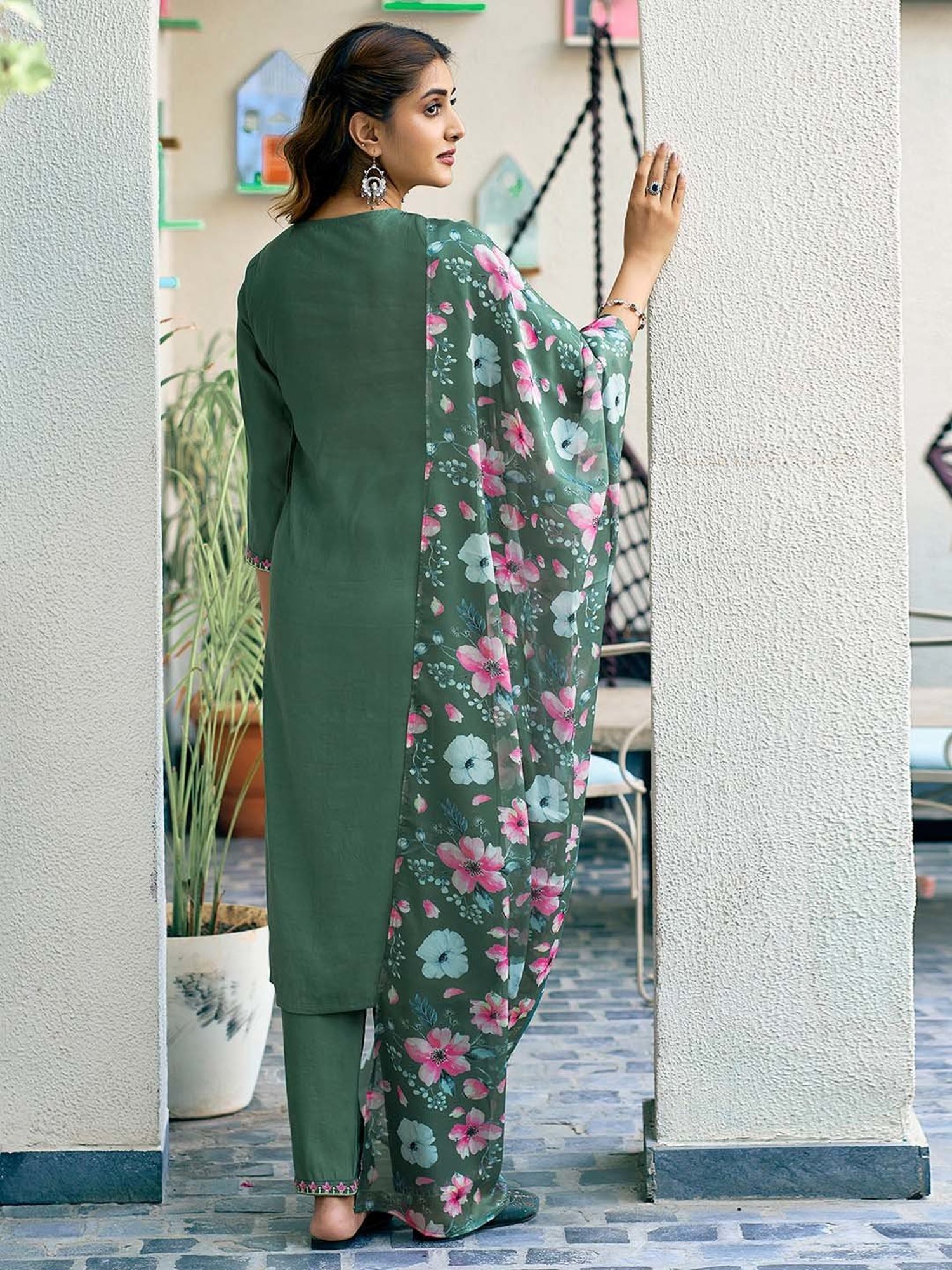 Skylee Green Embroidered Kurta With Pant & Dupatta