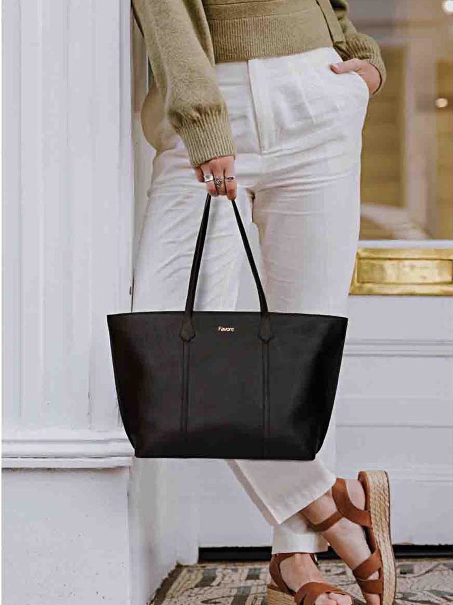 Saint G Black  Solid Medium Shoulder Handbag