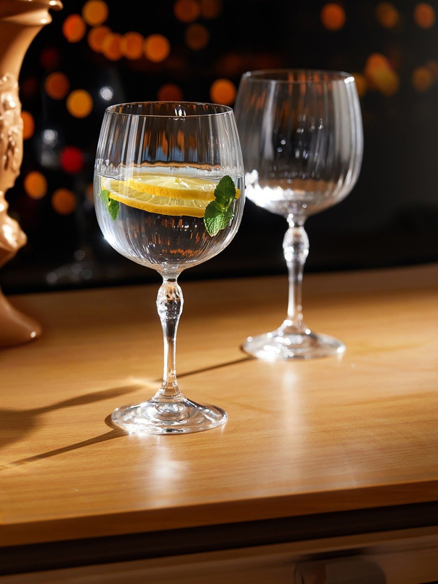 Trovea's Botanical Bliss Gin Balloon Crystal Transparent Glass Cocktail Glass - Set of 2