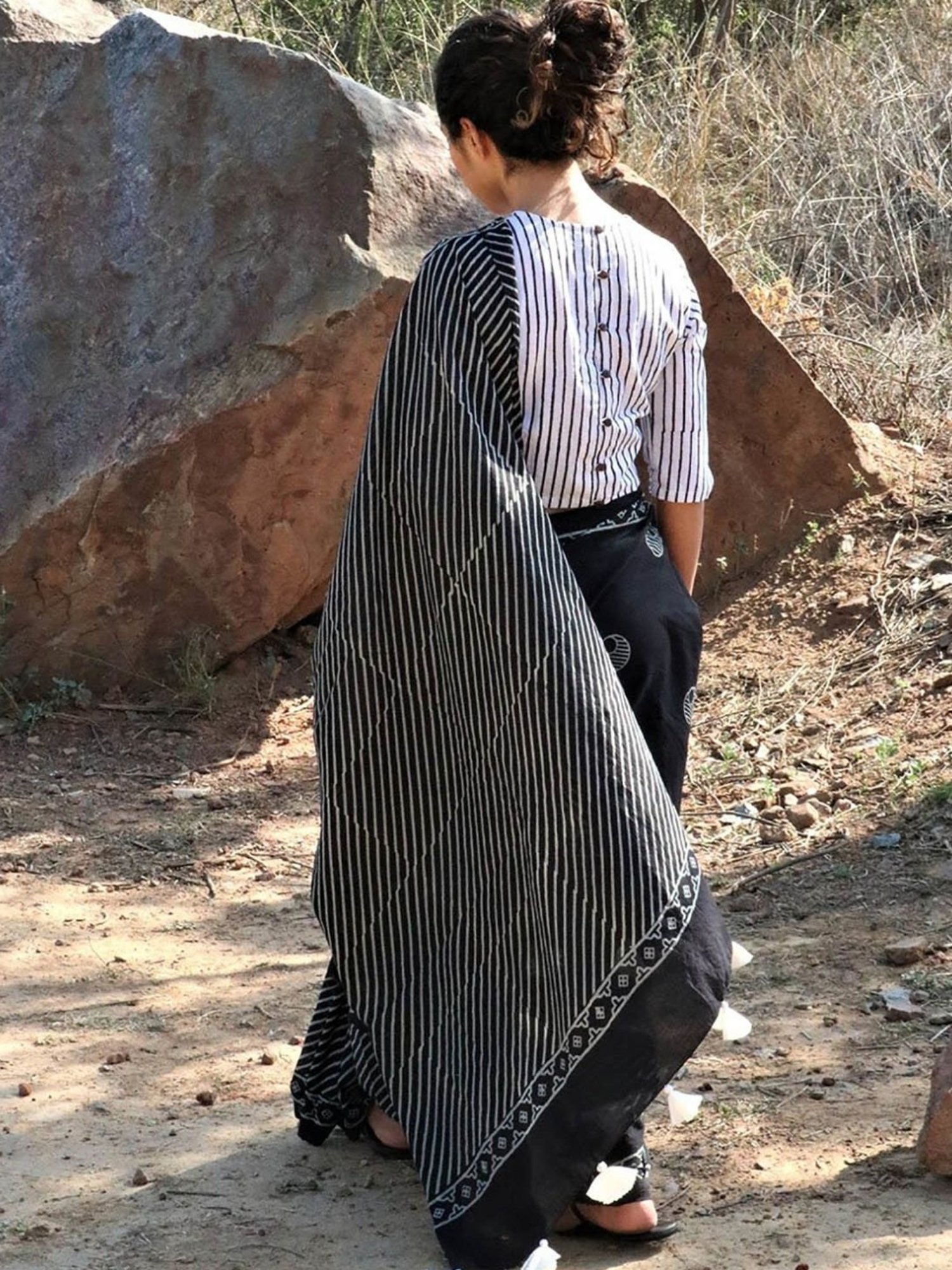 Chidiyaa Black Striped Saree