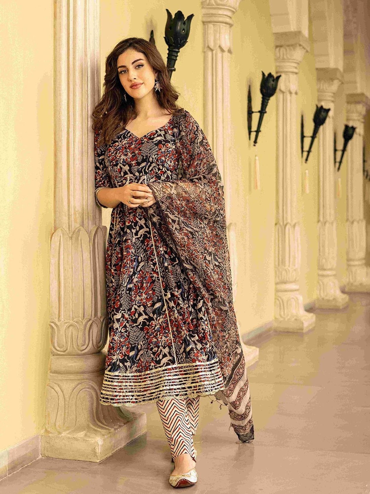 AACHHO Black Bhoomi Handblock Gotapatti Suit Set