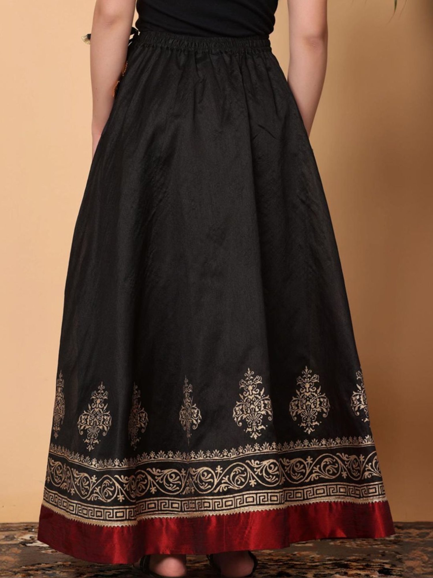 Kaanchie Nanggia Black Silk Printed Skirt