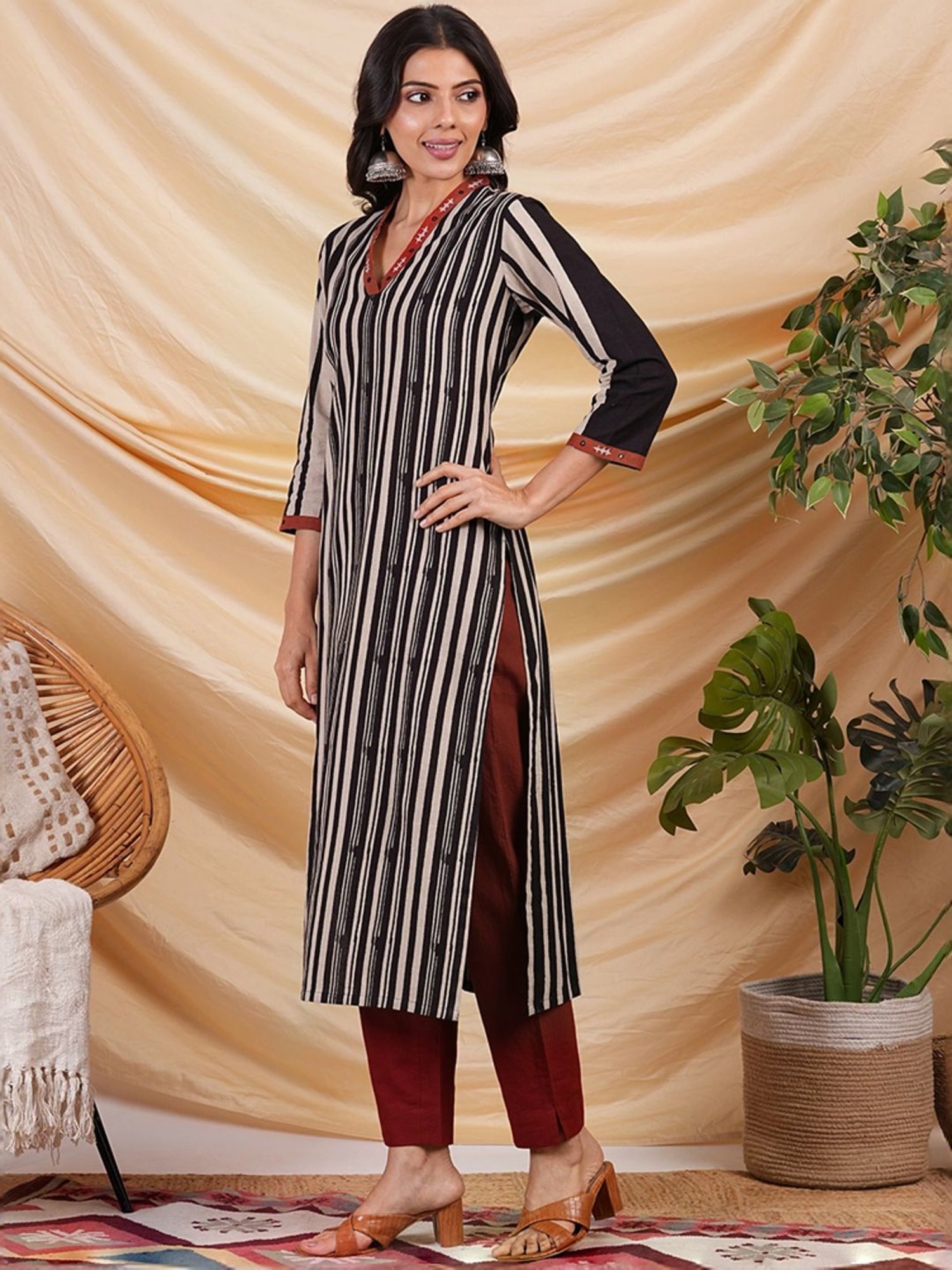 Kami Kubi Black & White Cotton Striped Straight Kurta