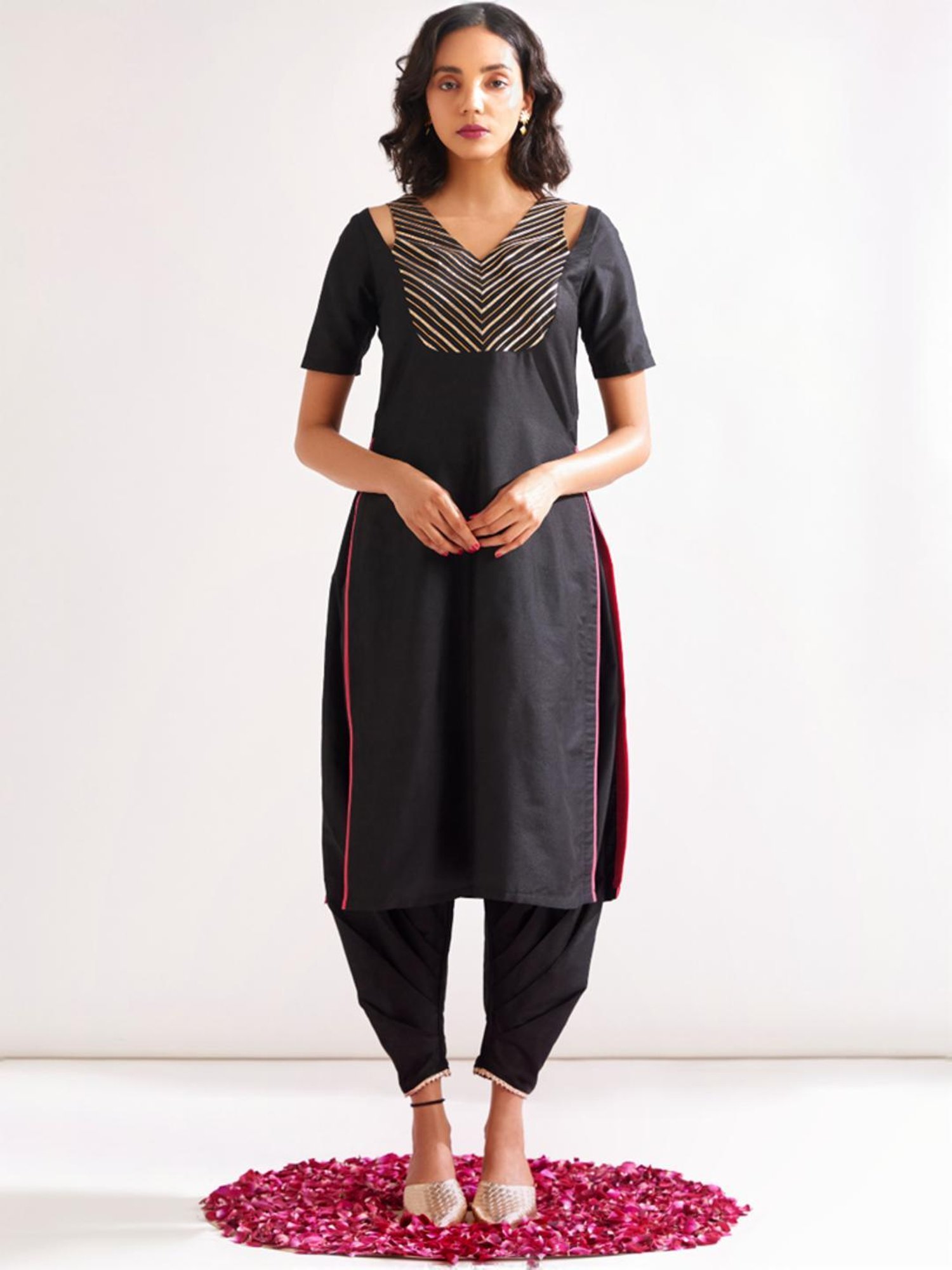 Abhishti Black Striped Straight Kurta