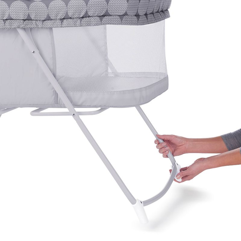 Simmons Kids' Silent Auto Gliding Elite Bassinet - Odyssey