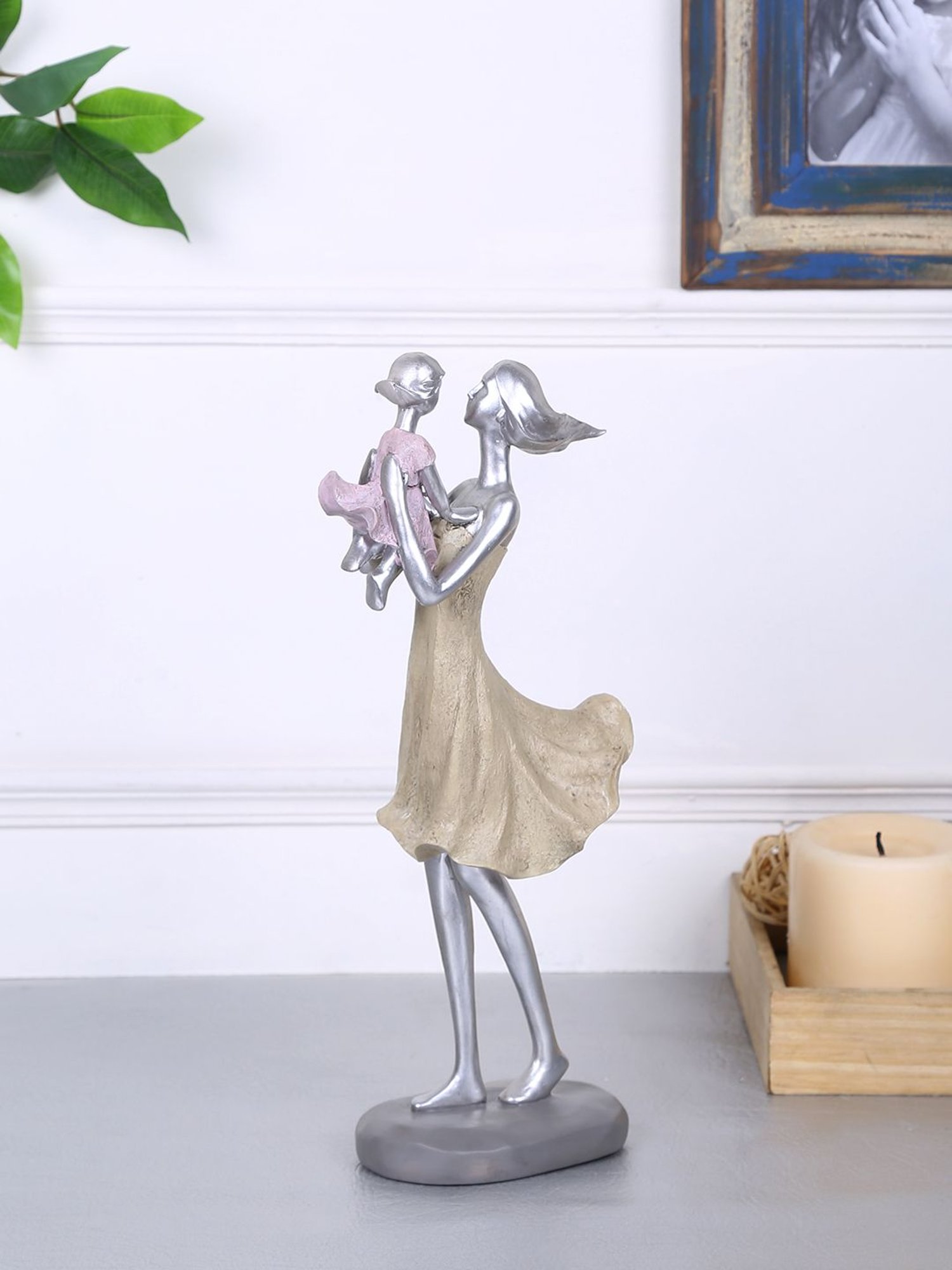 Tayhaa Silver Merry Lady And kid Statue