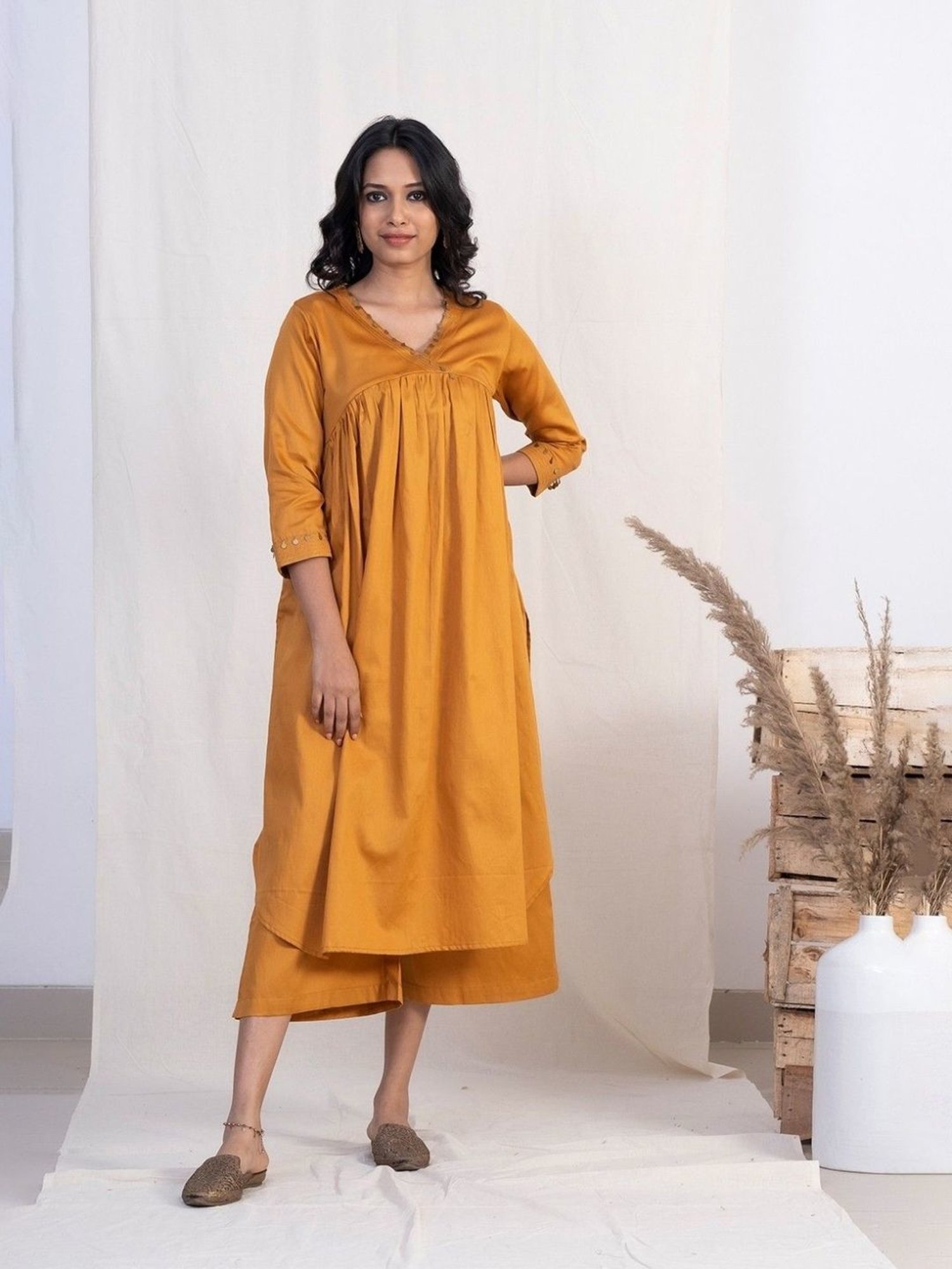 Akiso Jashn Gold V Neck Full Pleated Kurta